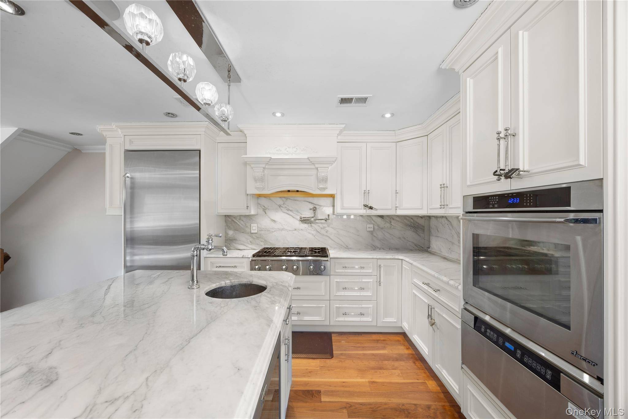 229 Ditmars ST, Bronx, NY 10464