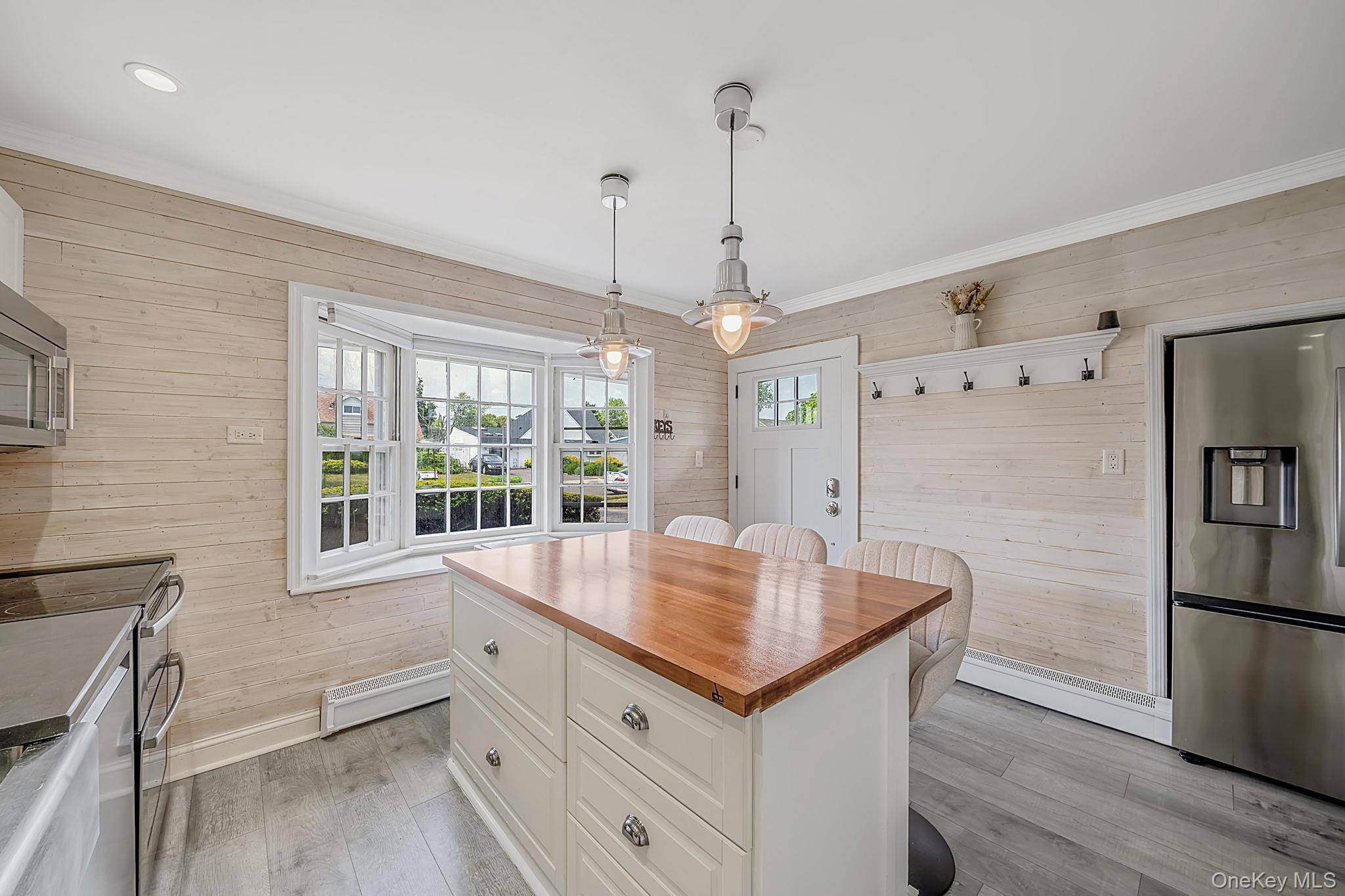 90 TWIN LN, Wantagh, NY 11793