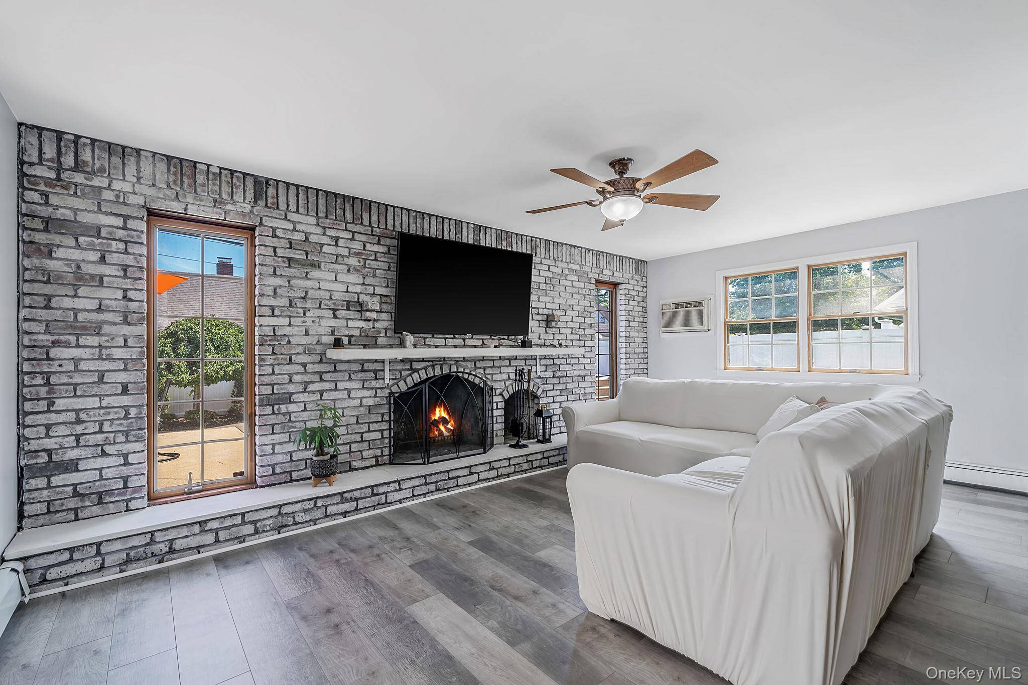 90 TWIN LN, Wantagh, NY 11793