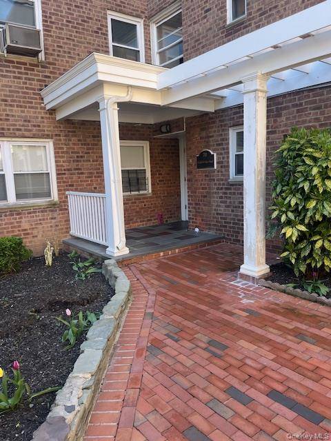 80 Knightsbridge RD #3F, Great Neck, NY 11021