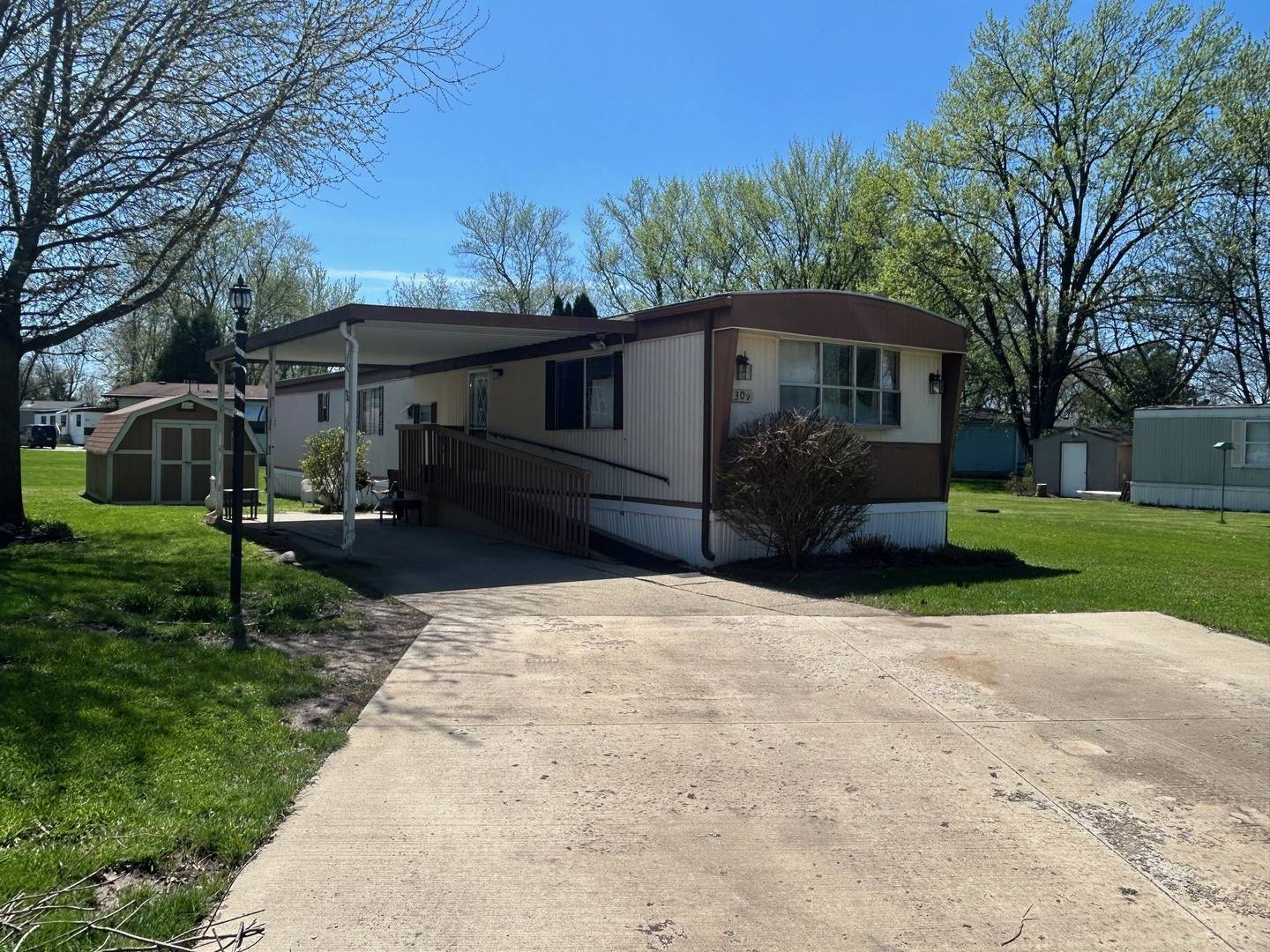 309 Lindenwood DR, Belvidere, IL 61008