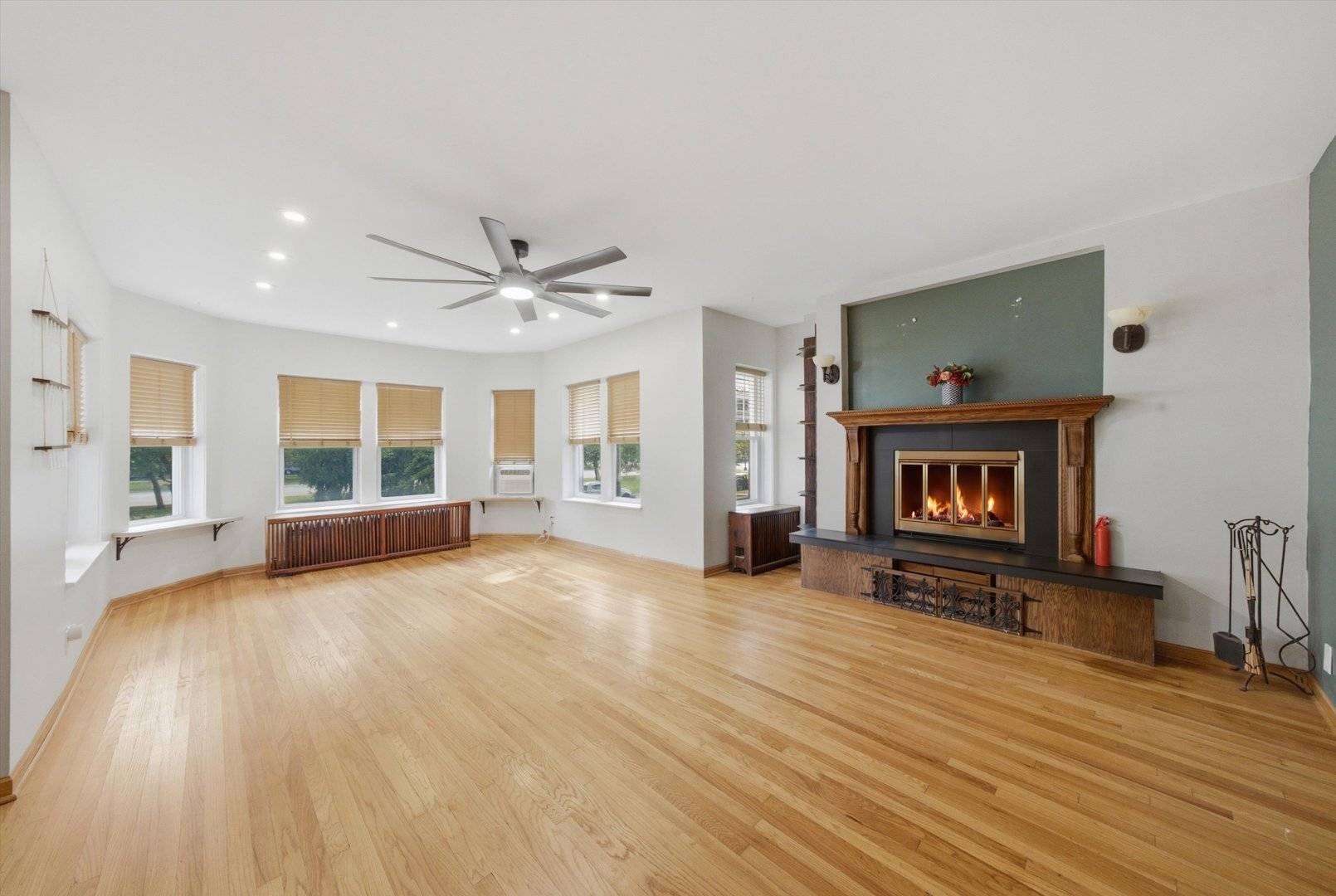 2640 W Logan BLVD #102, Chicago, IL 60647