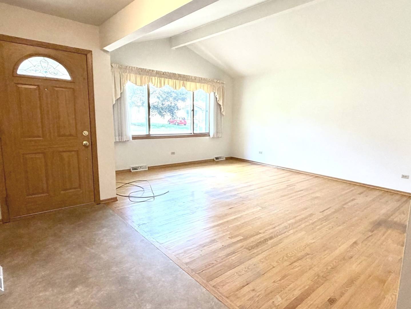 2323 Carriage LN, Lindenhurst, IL 60046