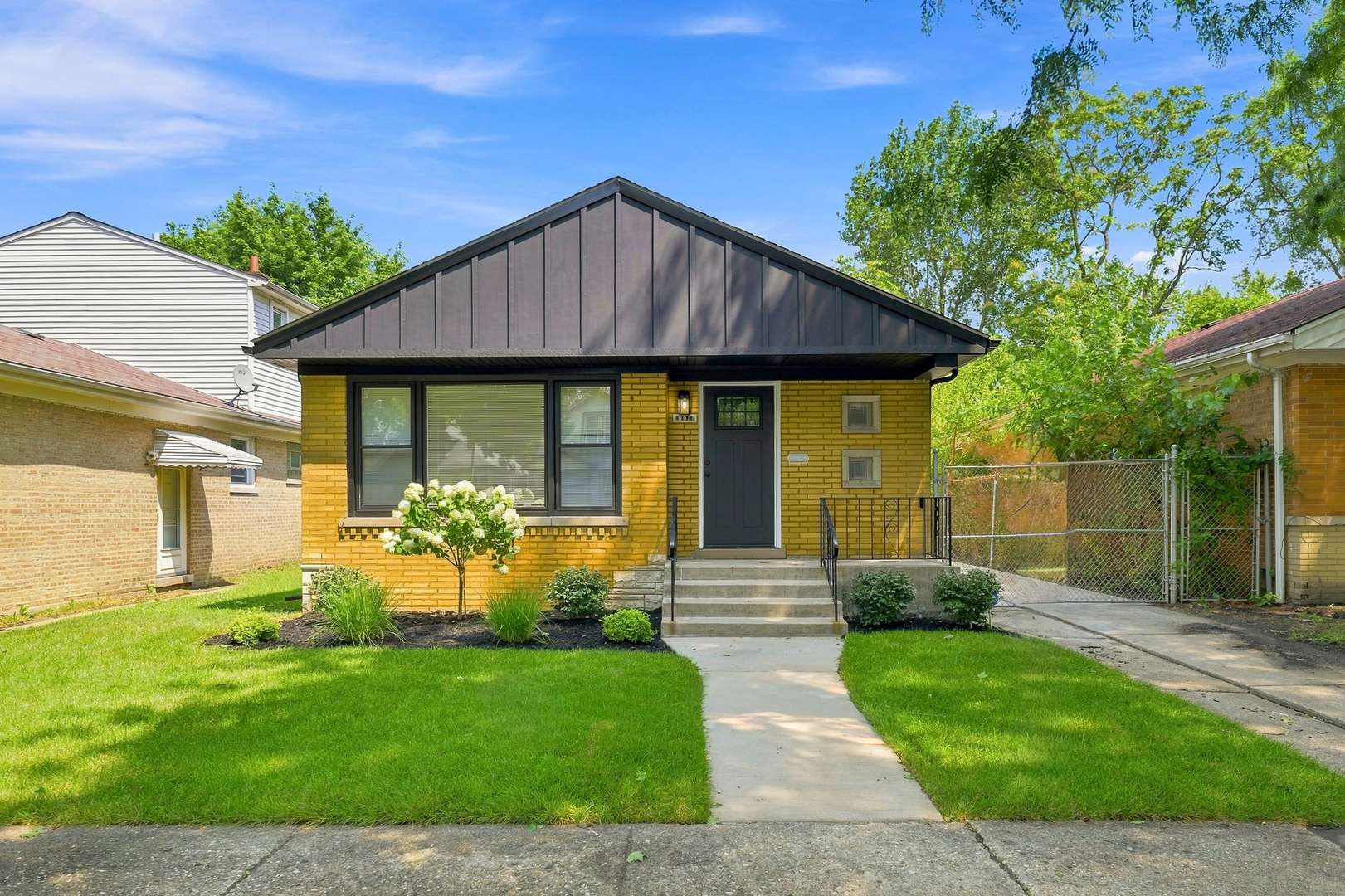 10933 S Eggleston AVE, Chicago, IL 60628