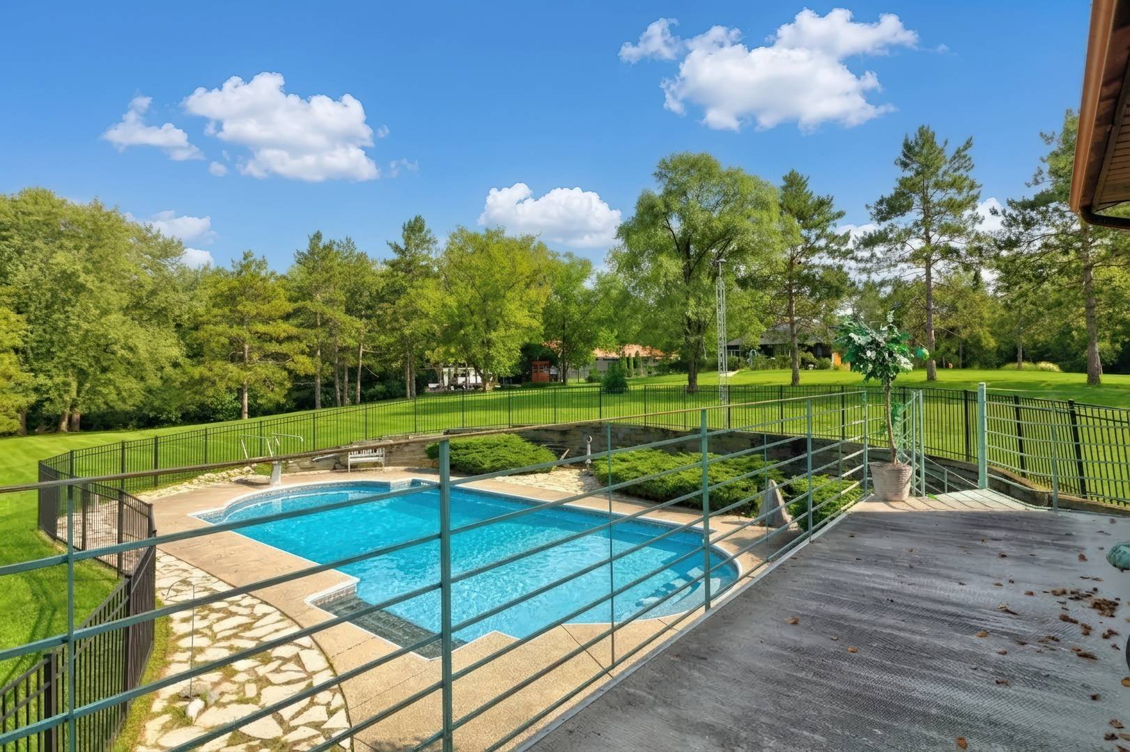 42357 N Center ST, Antioch, IL 60002