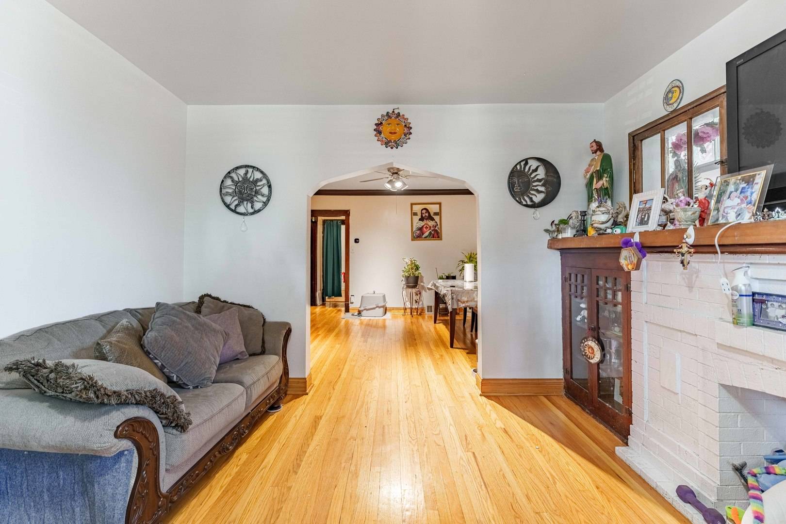 5036 W Wrightwood AVE, Chicago, IL 60639