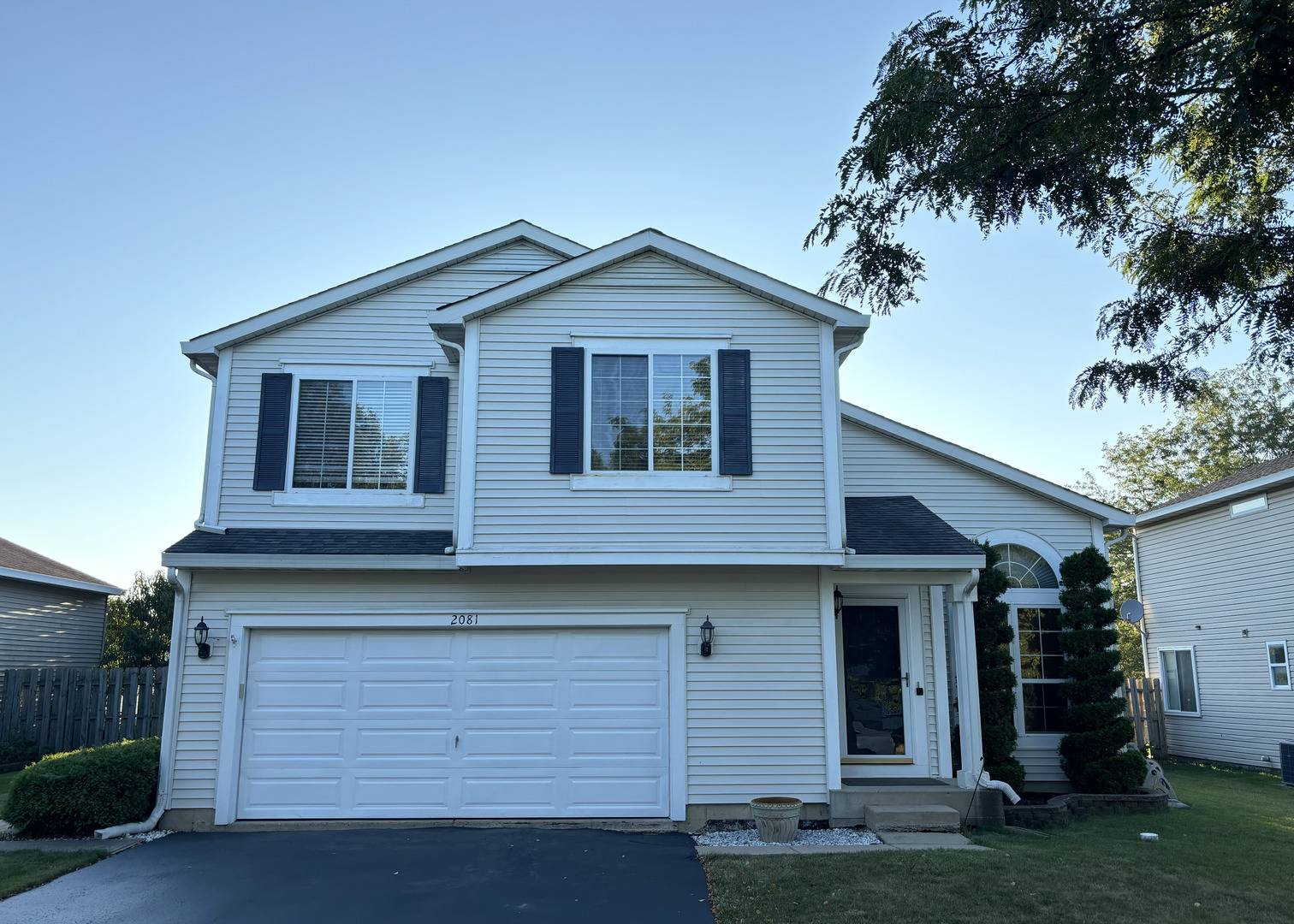 2081 Litchfield LN, Lake In The Hills, IL 60156