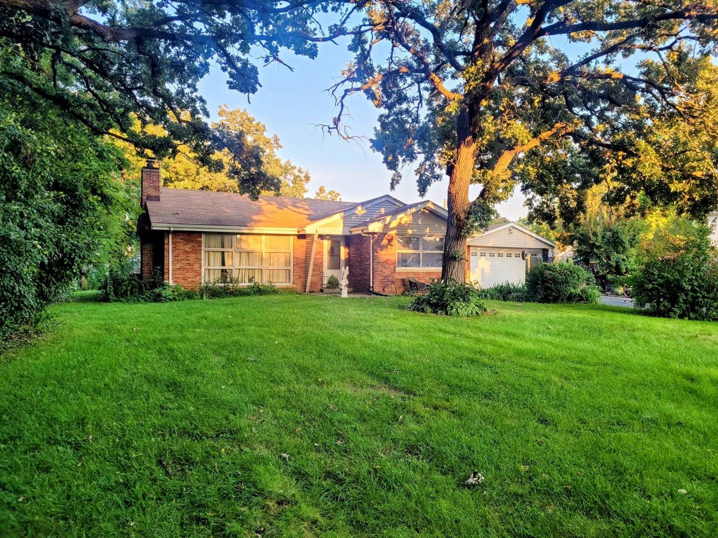 7435 Banks ST, Justice, IL 60458
