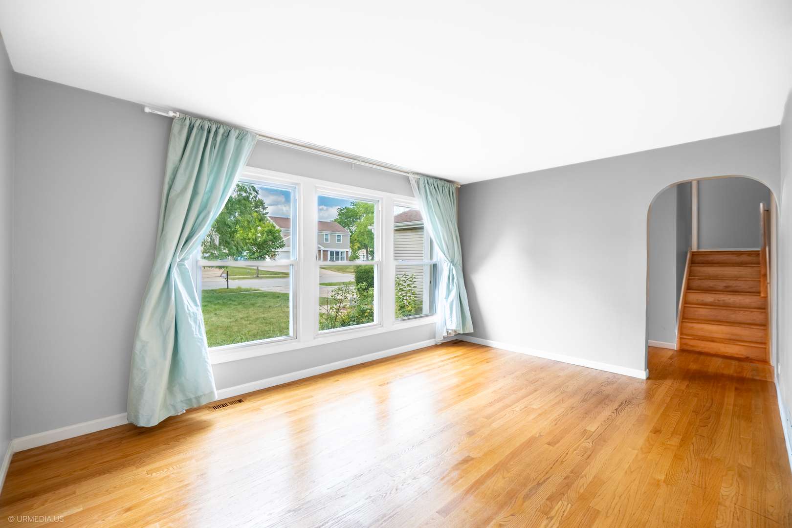 2122 Kensington DR, Schaumburg, IL 60194