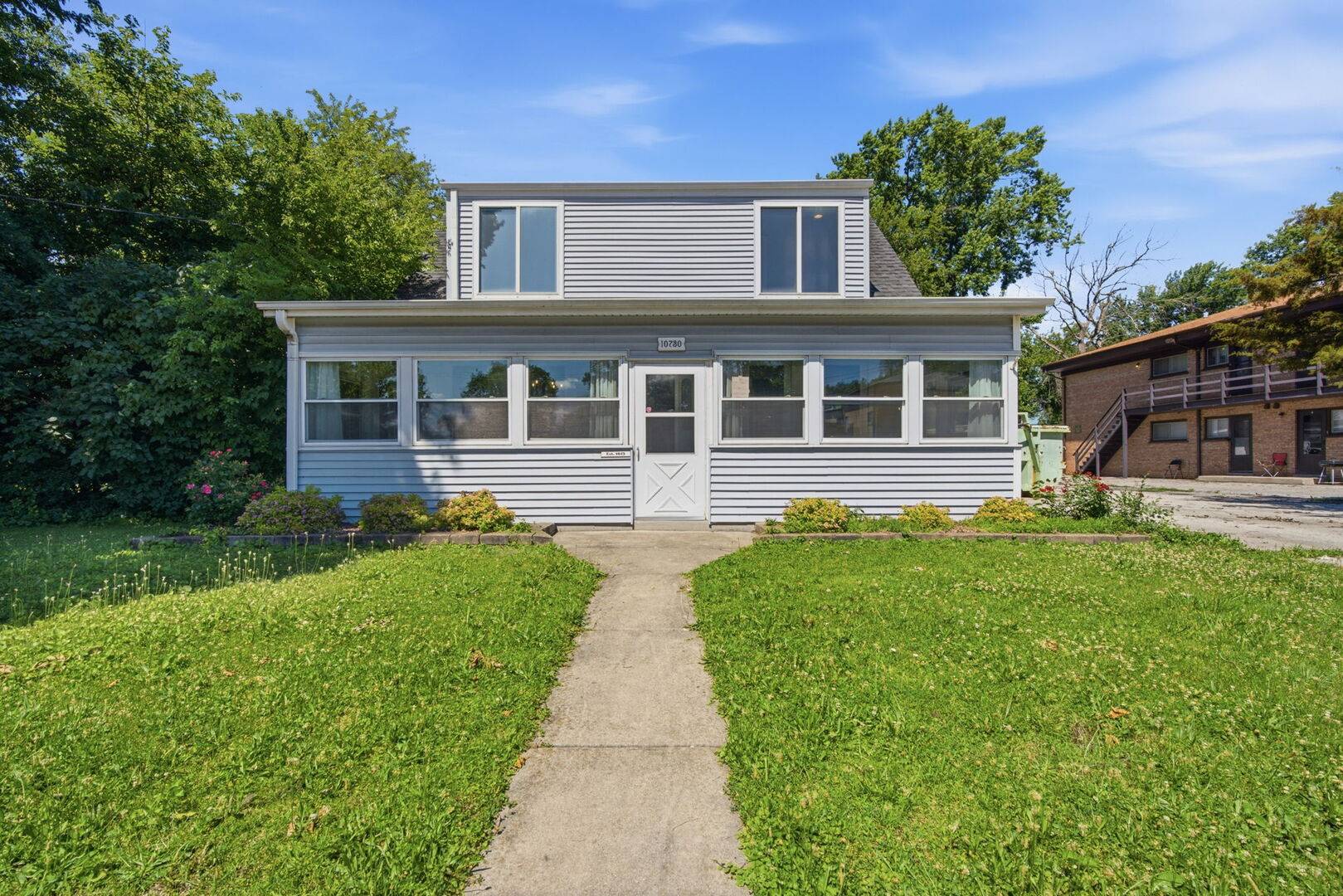 10730 S Ridgeland ST, Worth, IL 60482