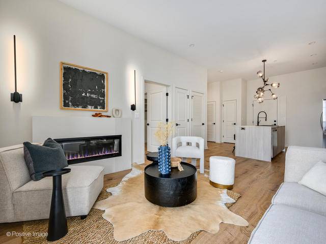 11 W Prospect AVE #320, Mount Prospect, IL 60056