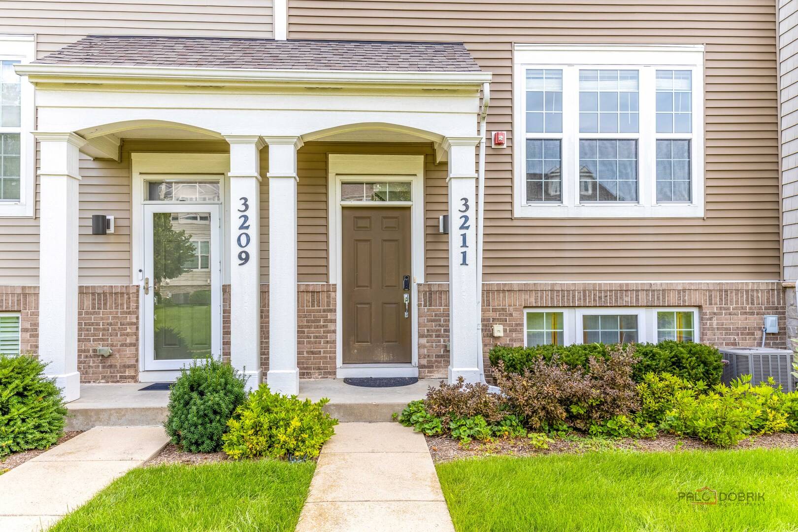 3211 Coral LN, Glenview, IL 60026