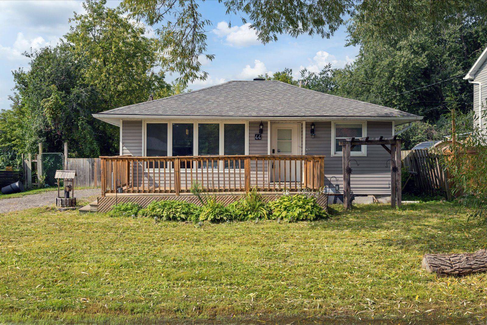 44 Glenview AVE, Georgina, ON L0E 1N0