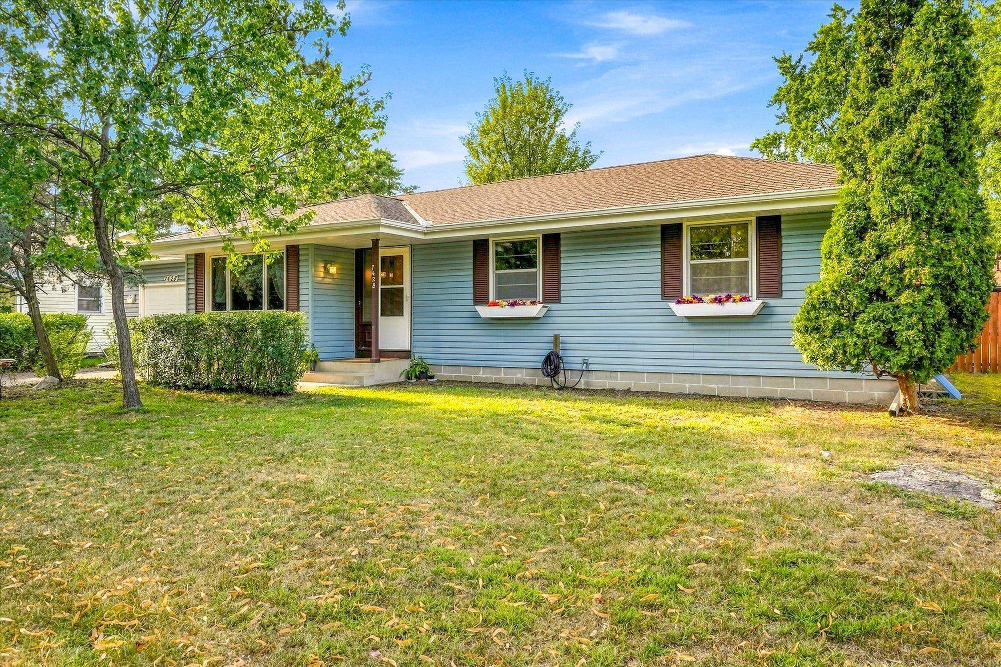 7428 Concerto Curve NE, Fridley, MN 55432