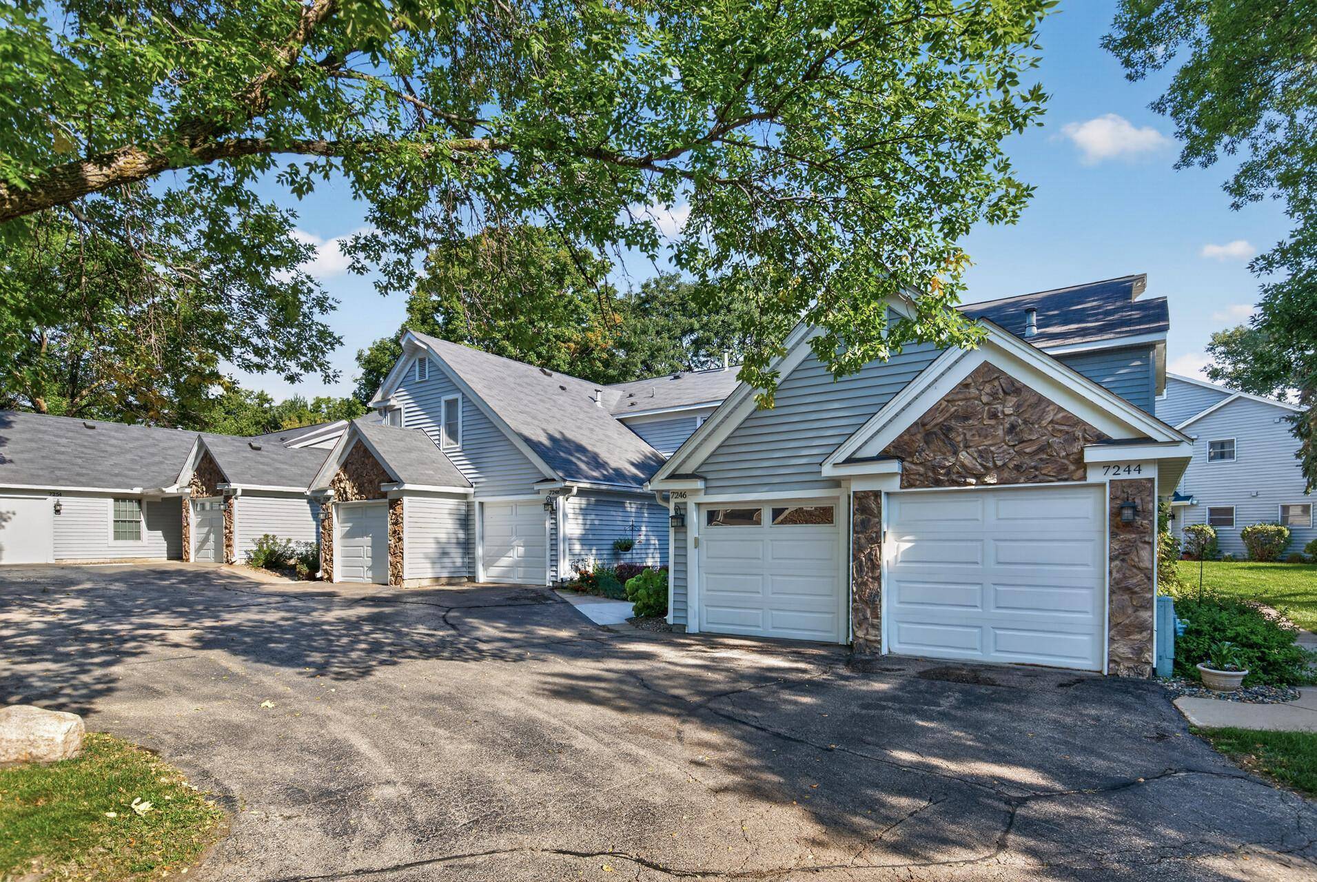 7246 Allen CT, Eden Prairie, MN 55346