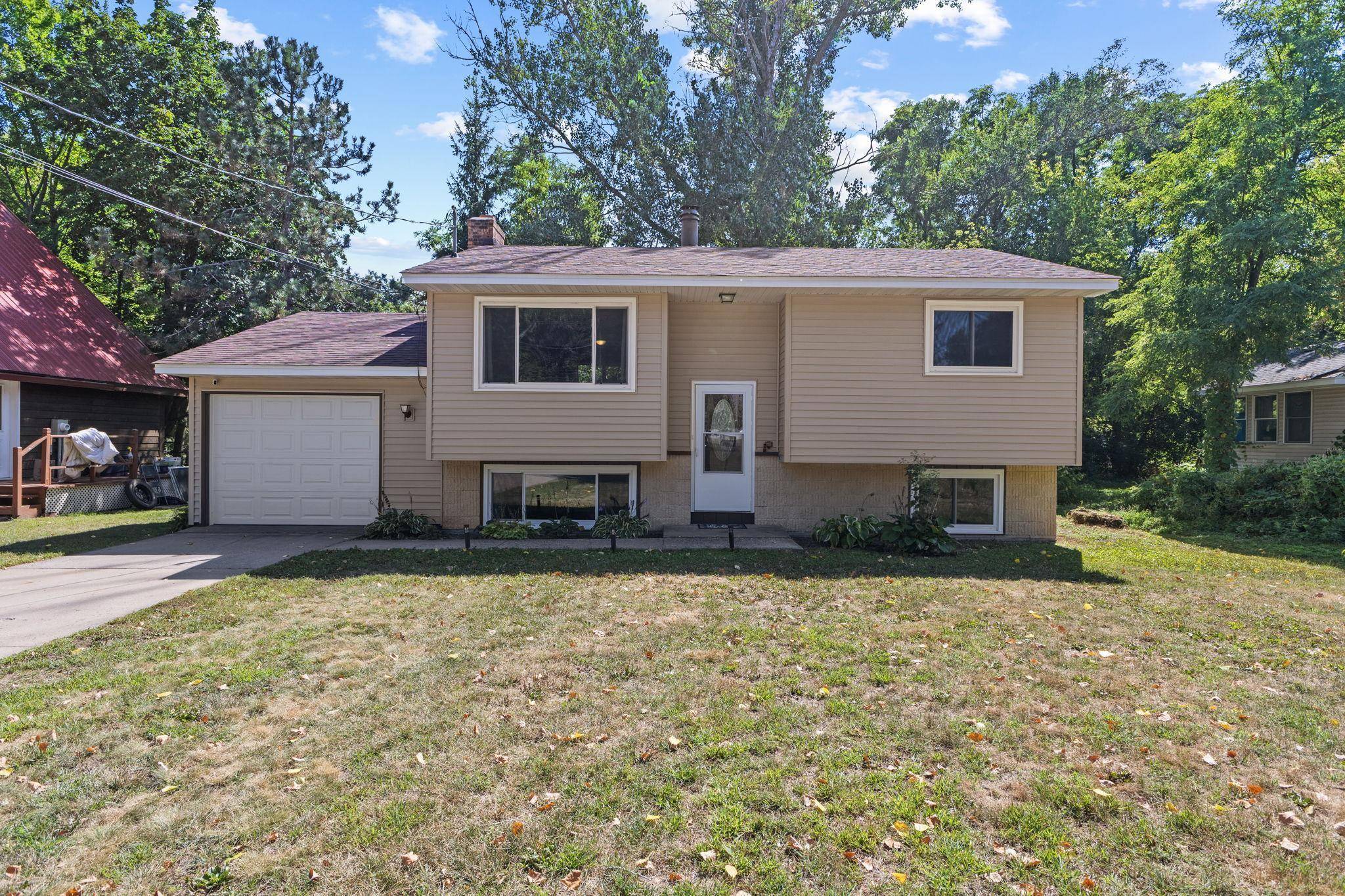 650 Birch LN S, Shoreview, MN 55126