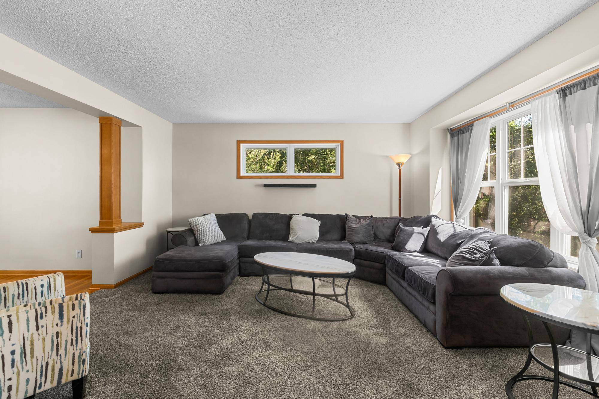 379 Wheelock Pkwy E, Saint Paul, MN 55130
