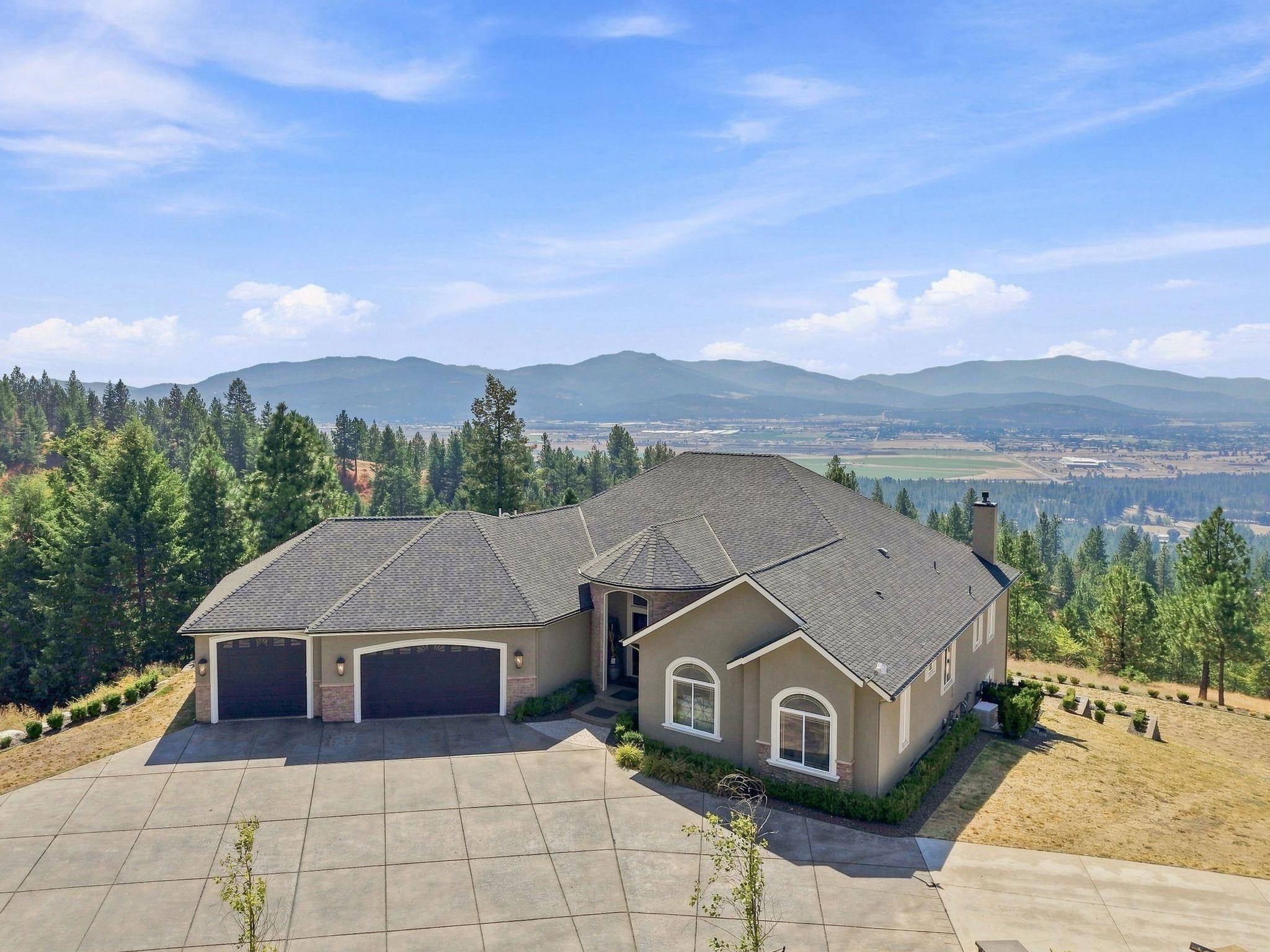 11024 N Lookout View Ln, Newman Lake, WA 99025