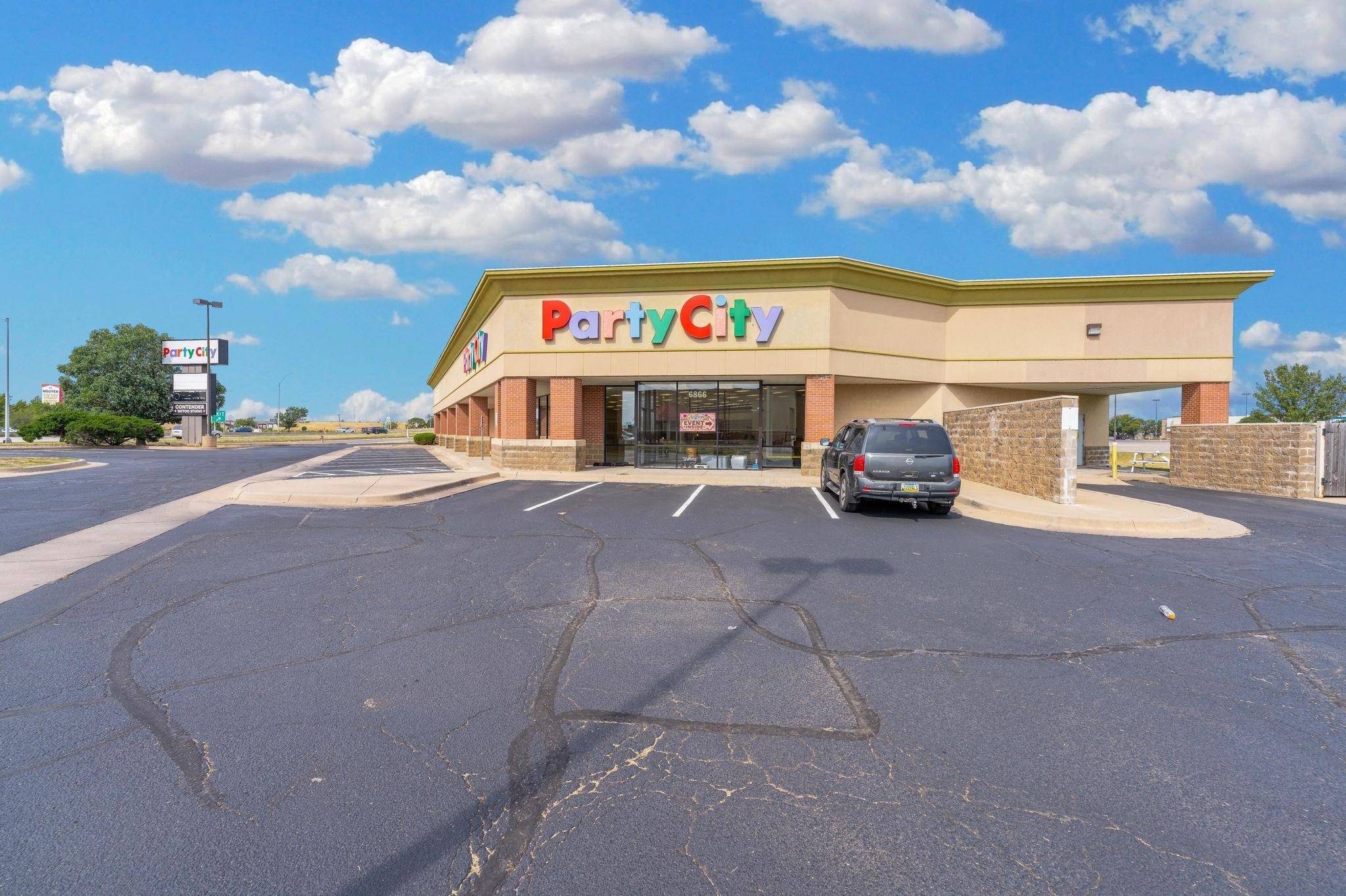 6866 W Kellogg Dr, Wichita, KS 67209