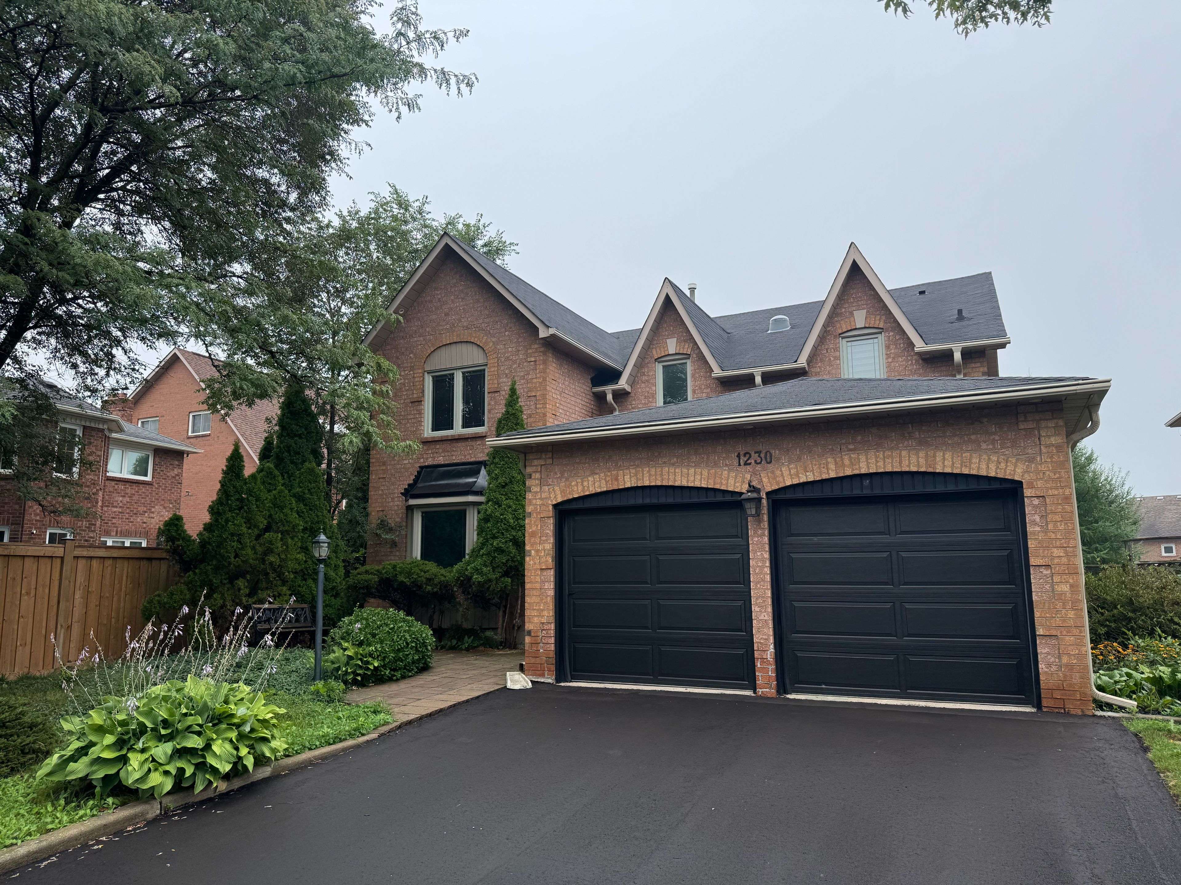 1230 Glenashton DR, Oakville, ON L6H 5L9