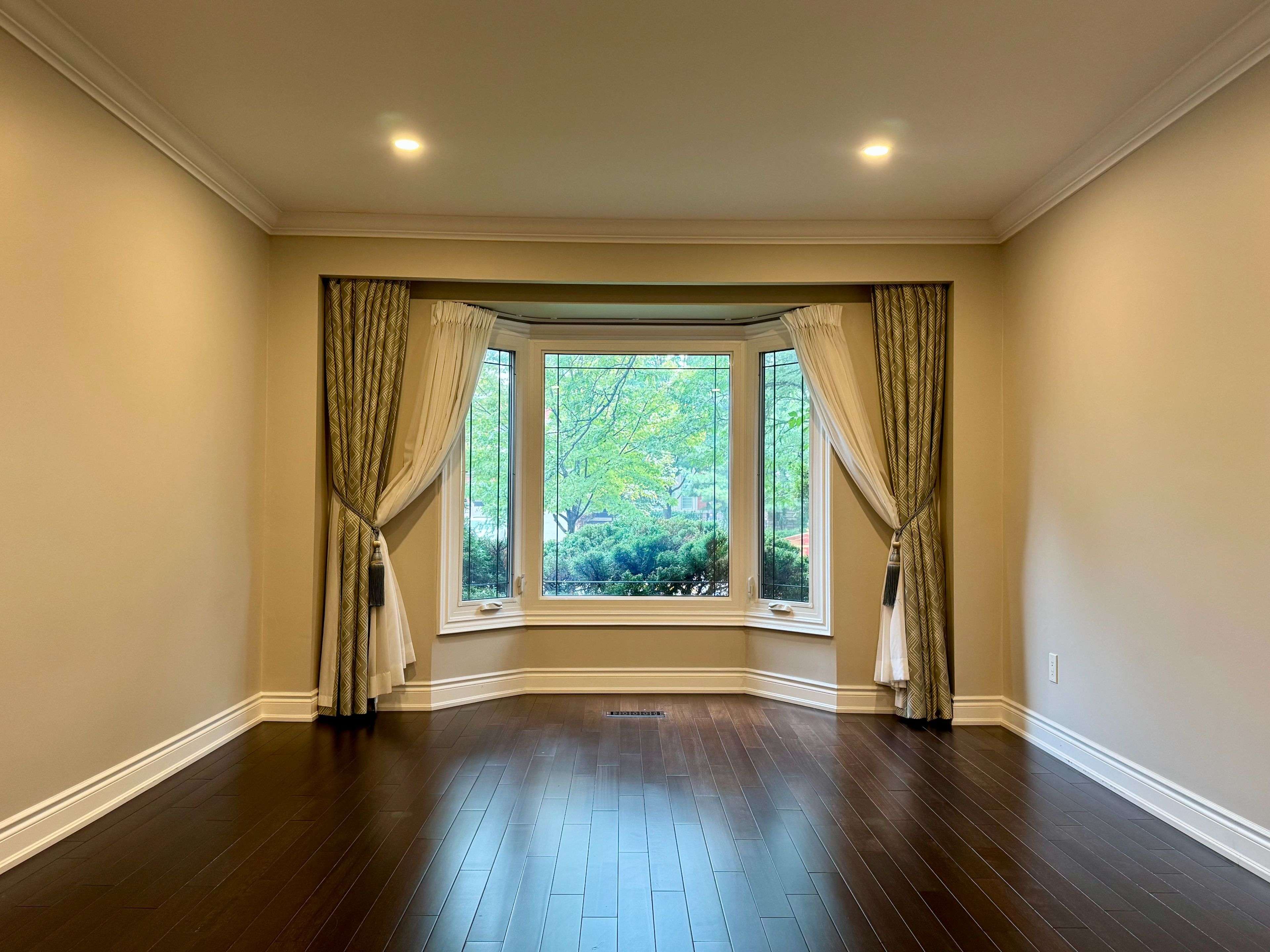 1230 Glenashton DR, Oakville, ON L6H 5L9