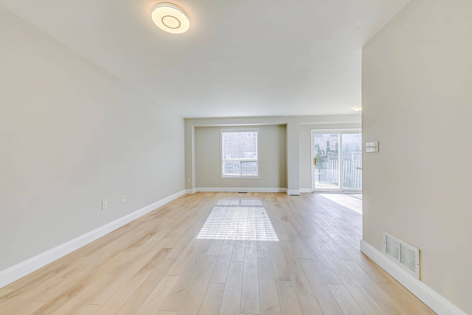 4432 Peter DR, Burlington, ON L7L 6S7