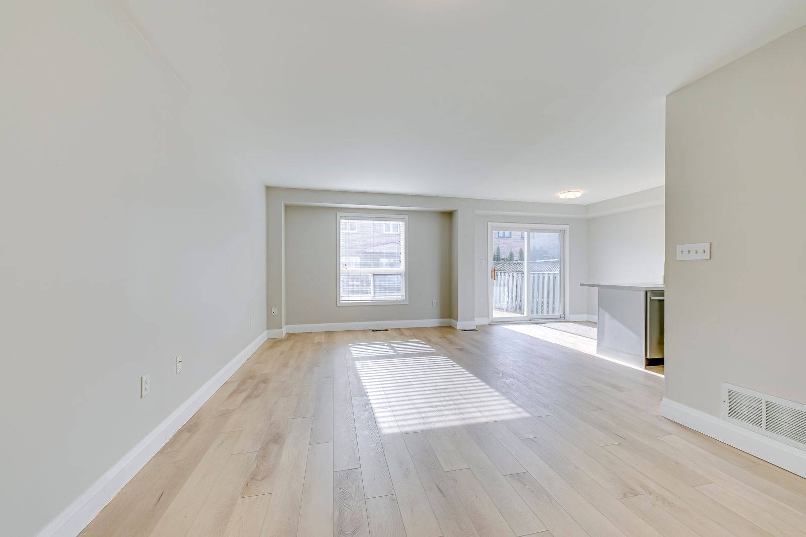 4432 Peter DR, Burlington, ON L7L 6S7