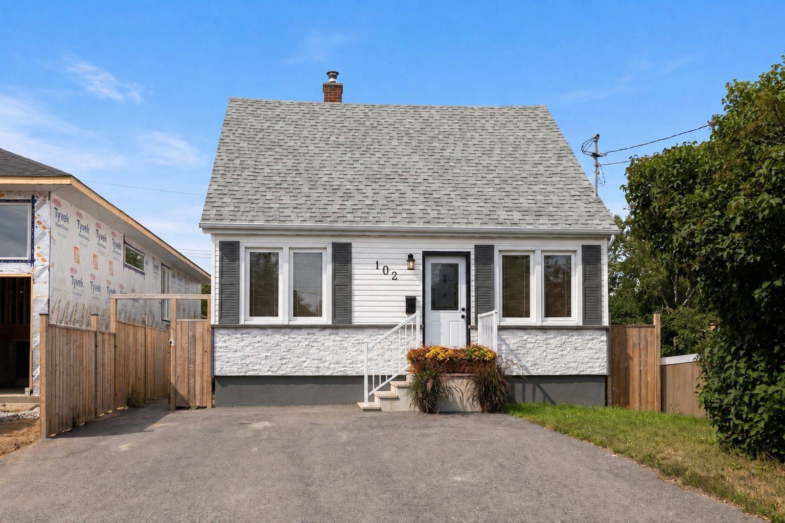 102 Bruce ST, Thunder Bay, ON P7A 5W6