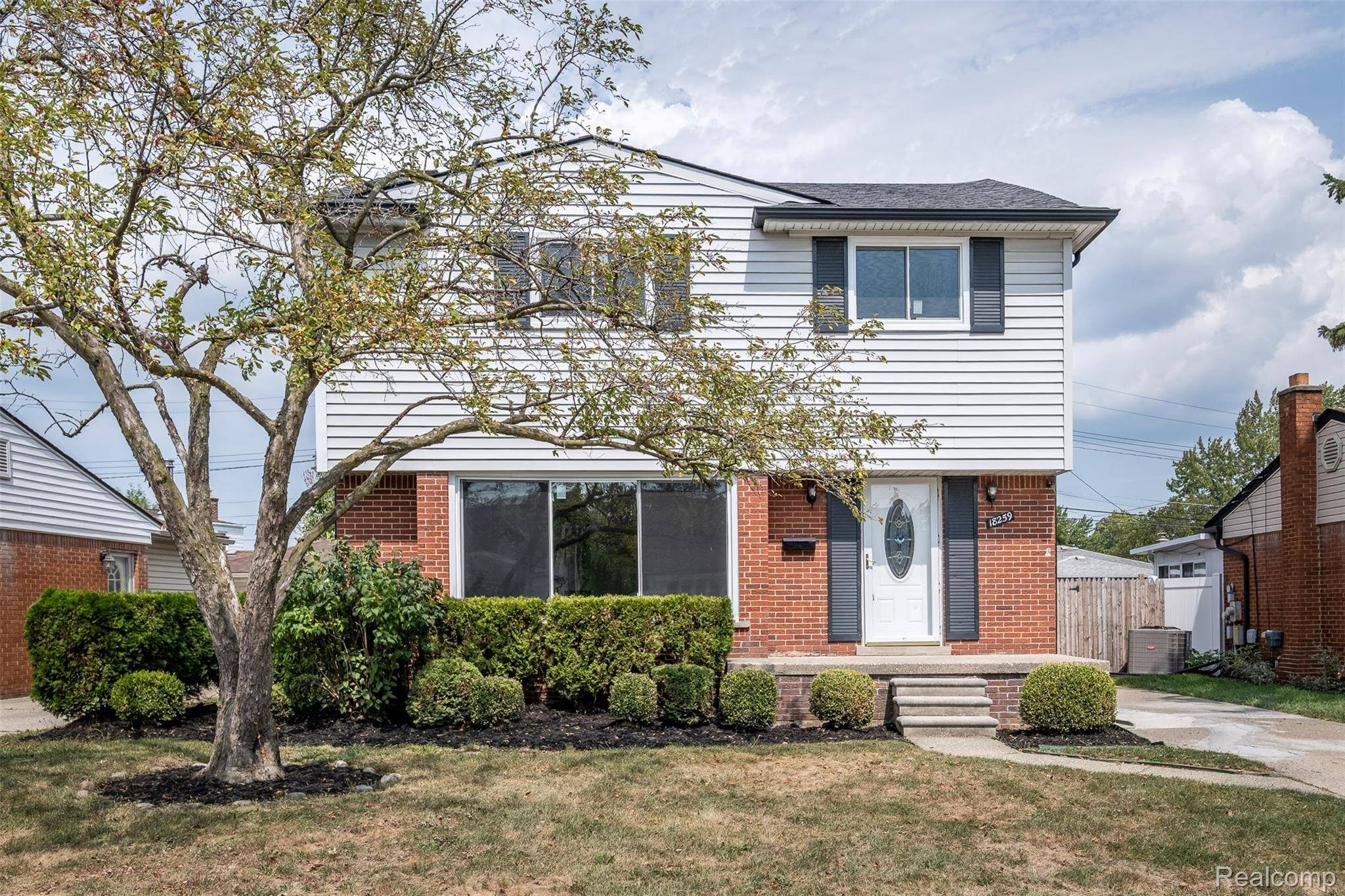 18259 Spring CT S, Fraser, MI 48026