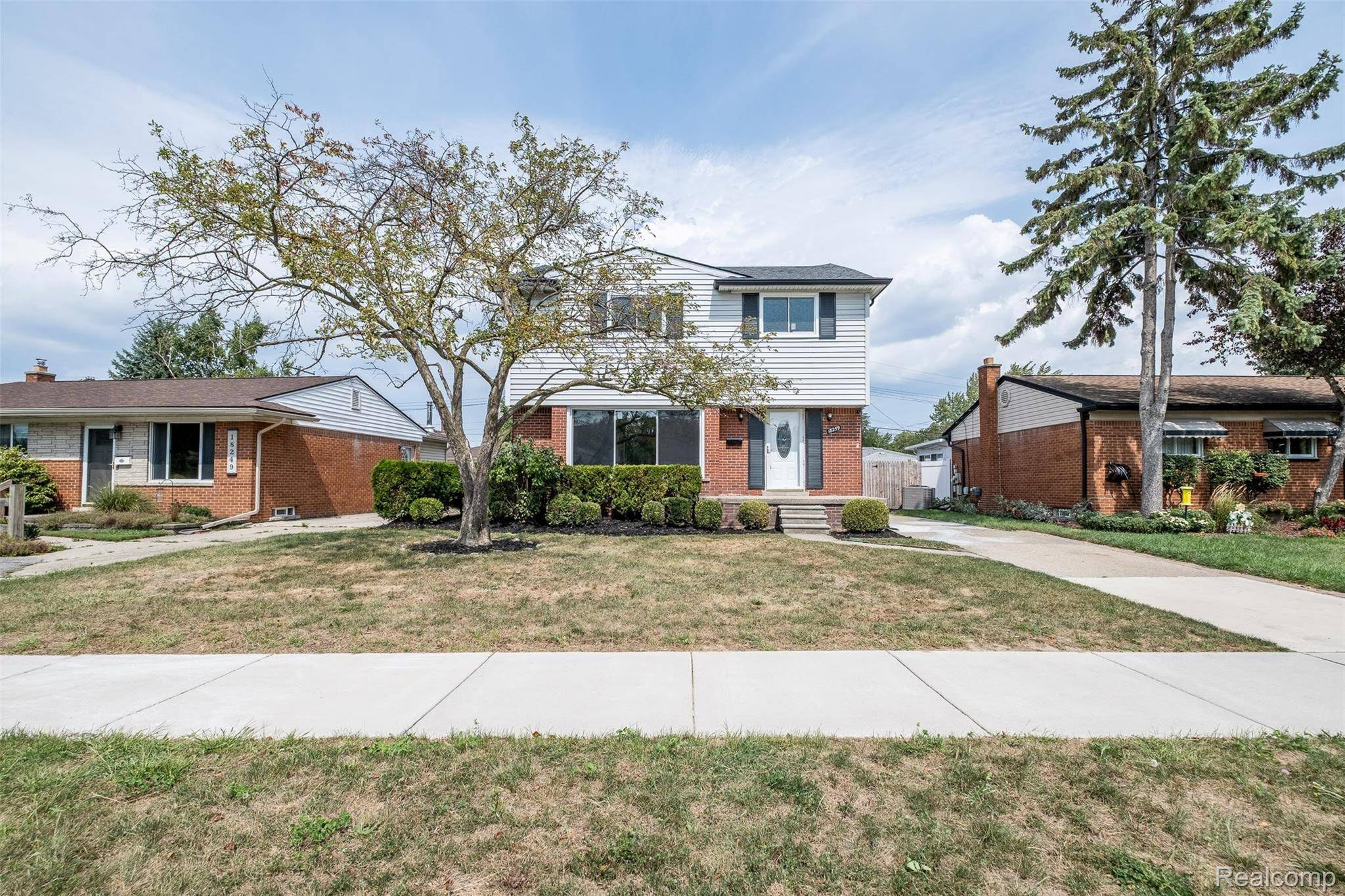 18259 Spring CT S, Fraser, MI 48026