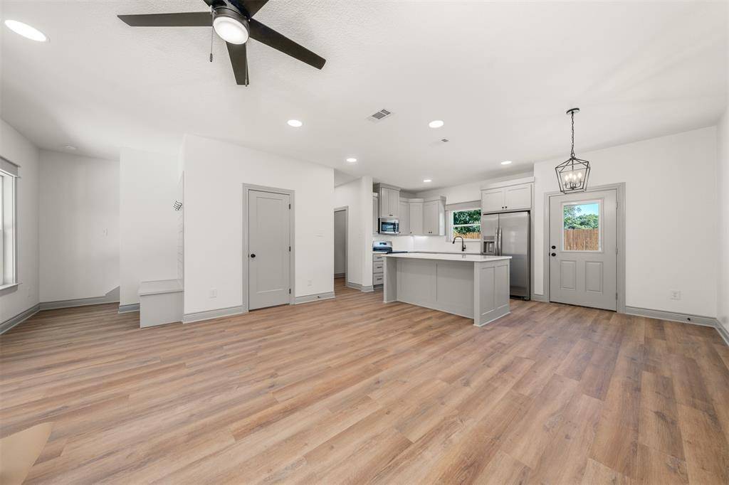 301 Live Oak Trail, Valley Mills, TX 76689