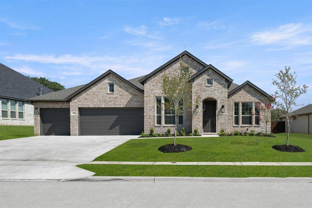 721 Stone Eagle Drive, Azle, TX 76020