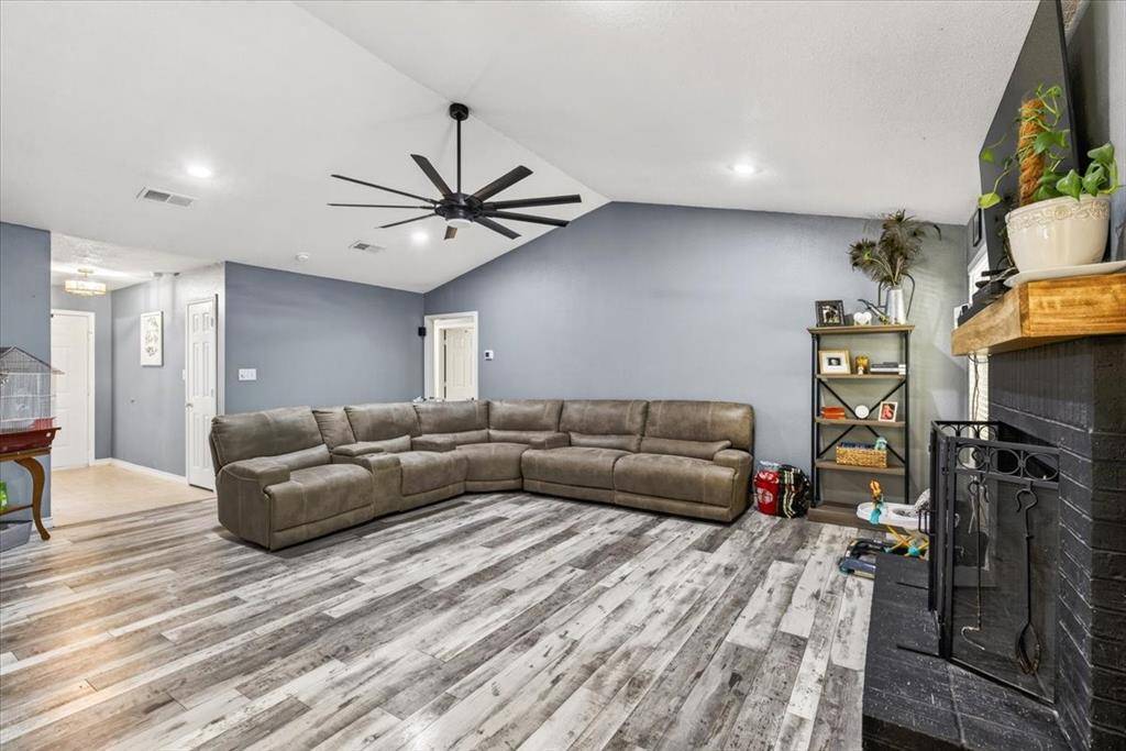 530 Vz County Road 2915, Eustace, TX 75124
