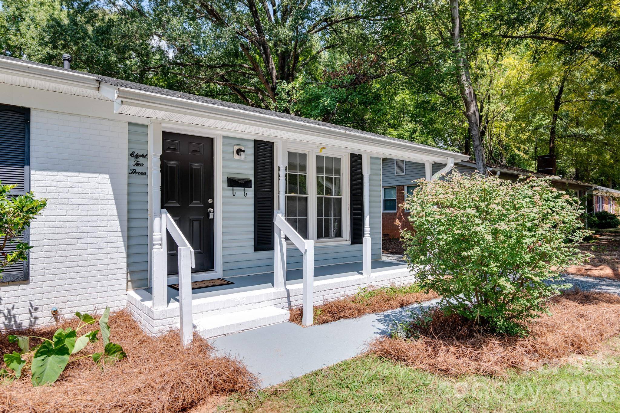 823 Farmcrest DR, Charlotte, NC 28206