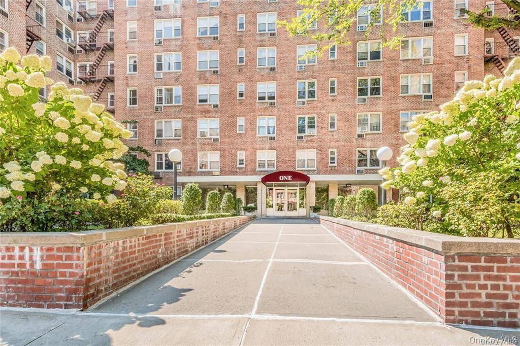 4 Sadore LN #2W, Yonkers, NY 10710