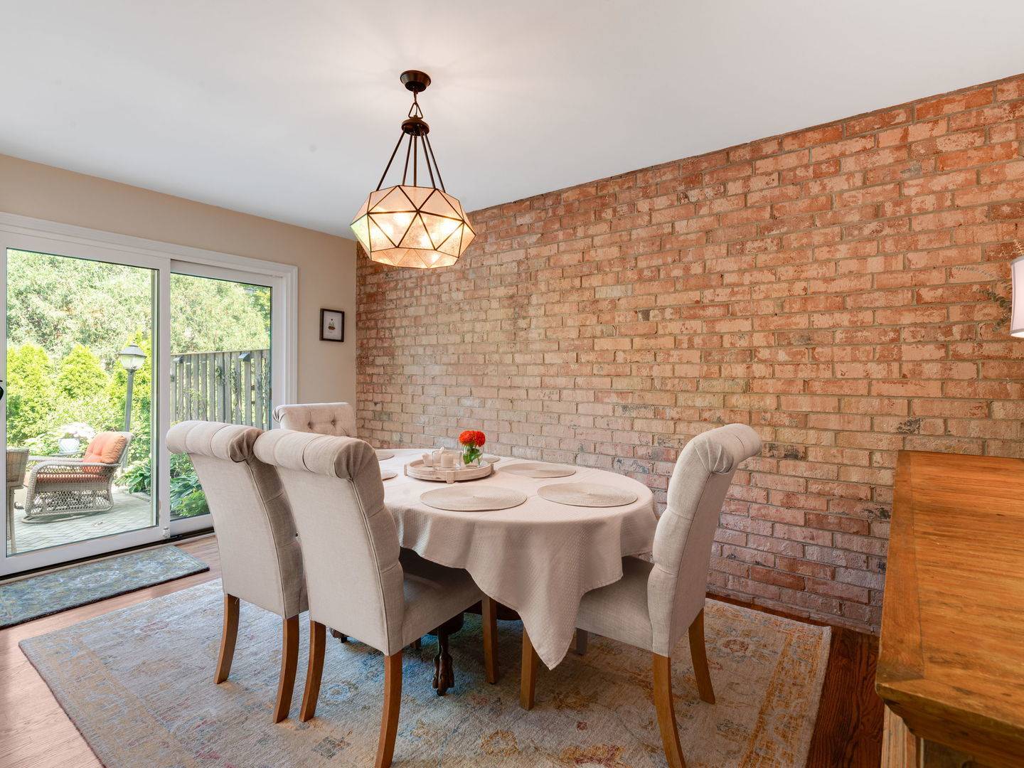 19w082 Avenue Barbizon, Oak Brook, IL 60523