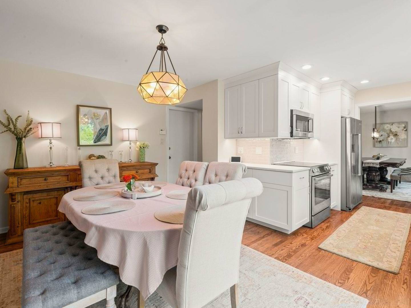 19w082 Avenue Barbizon, Oak Brook, IL 60523