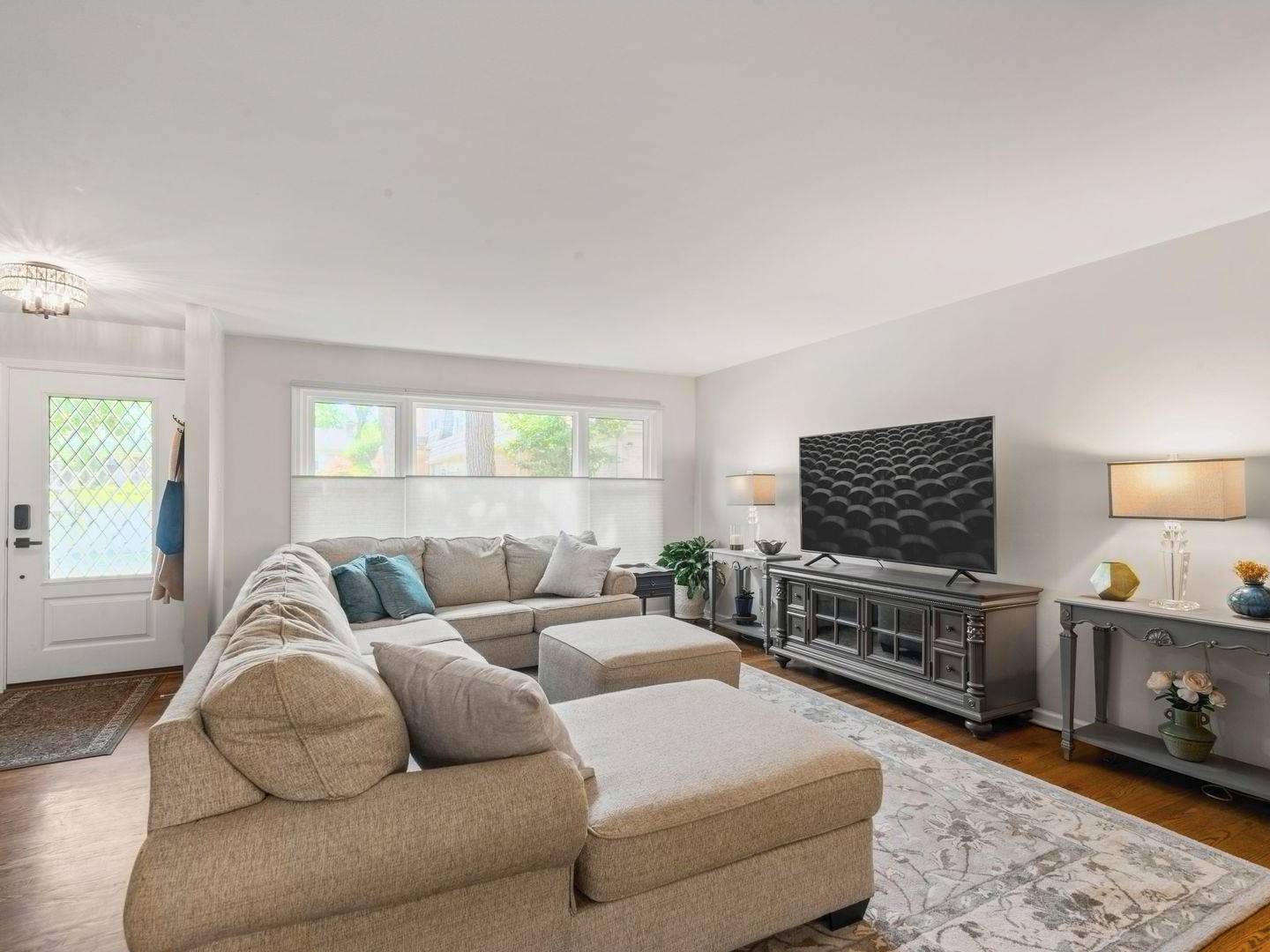 19w082 Avenue Barbizon, Oak Brook, IL 60523