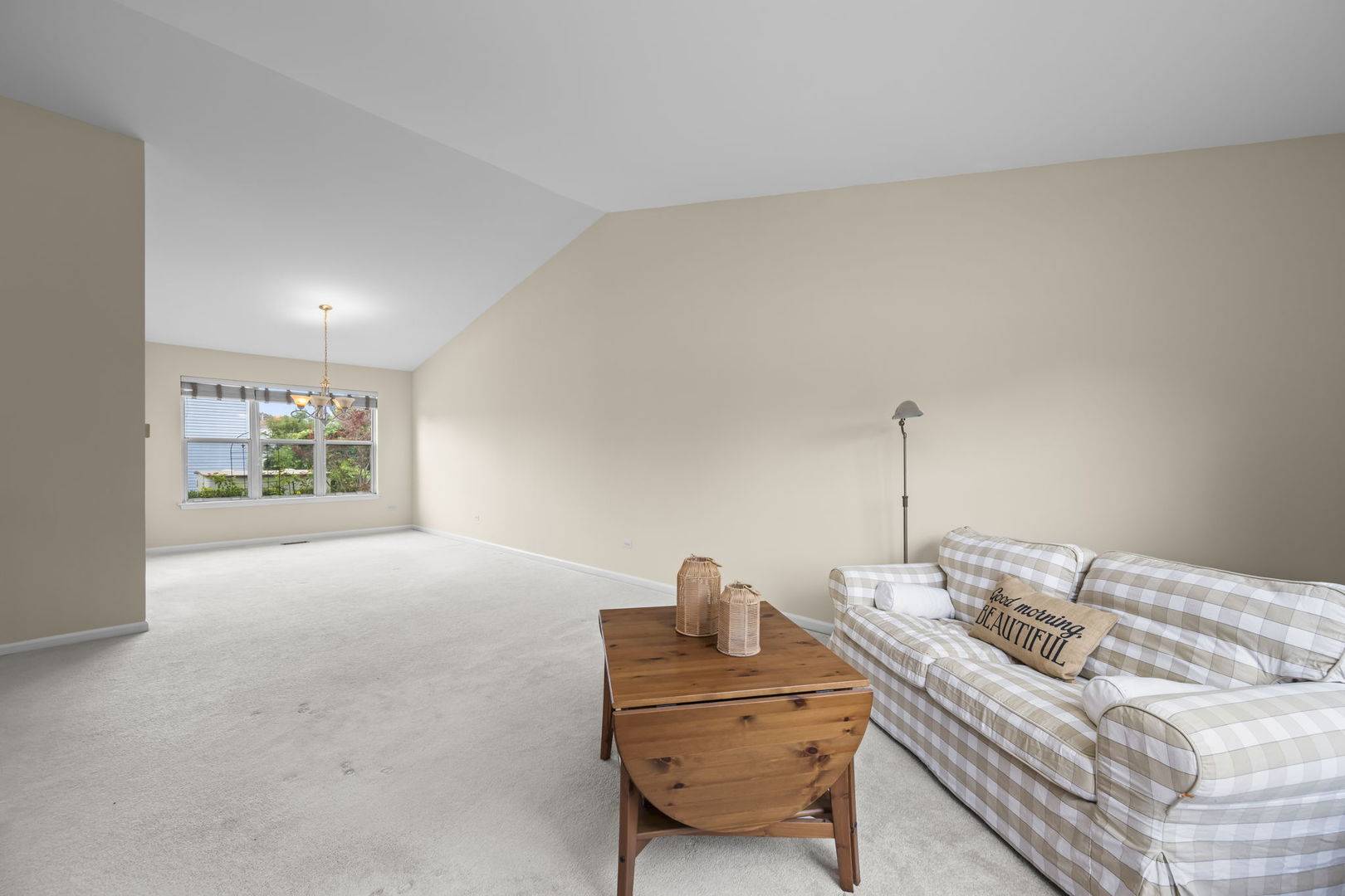 1233 Old Timber CT, Hoffman Estates, IL 60192