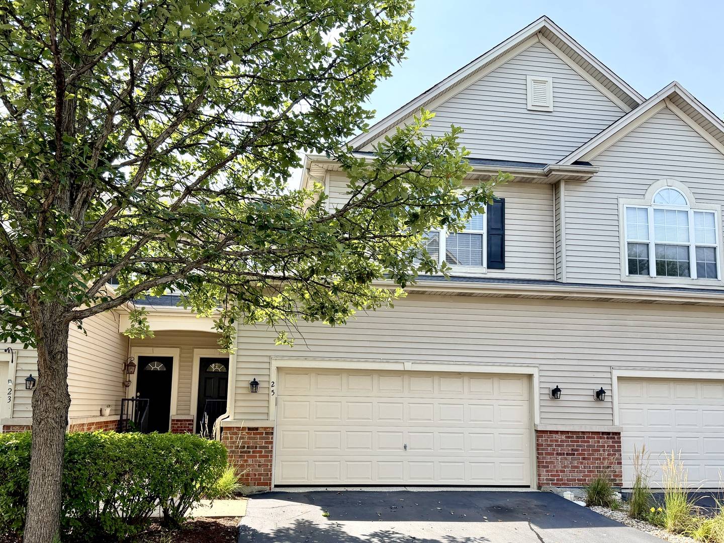 25 Melrose CT, South Elgin, IL 60177