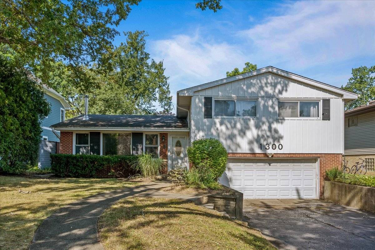 1300 Knollwood RD, Deerfield, IL 60015