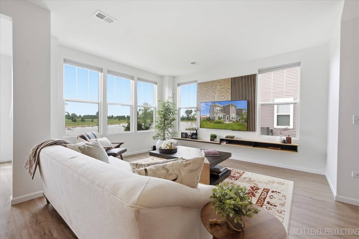 2271 Ryegrass LN, Bolingbrook, IL 60490
