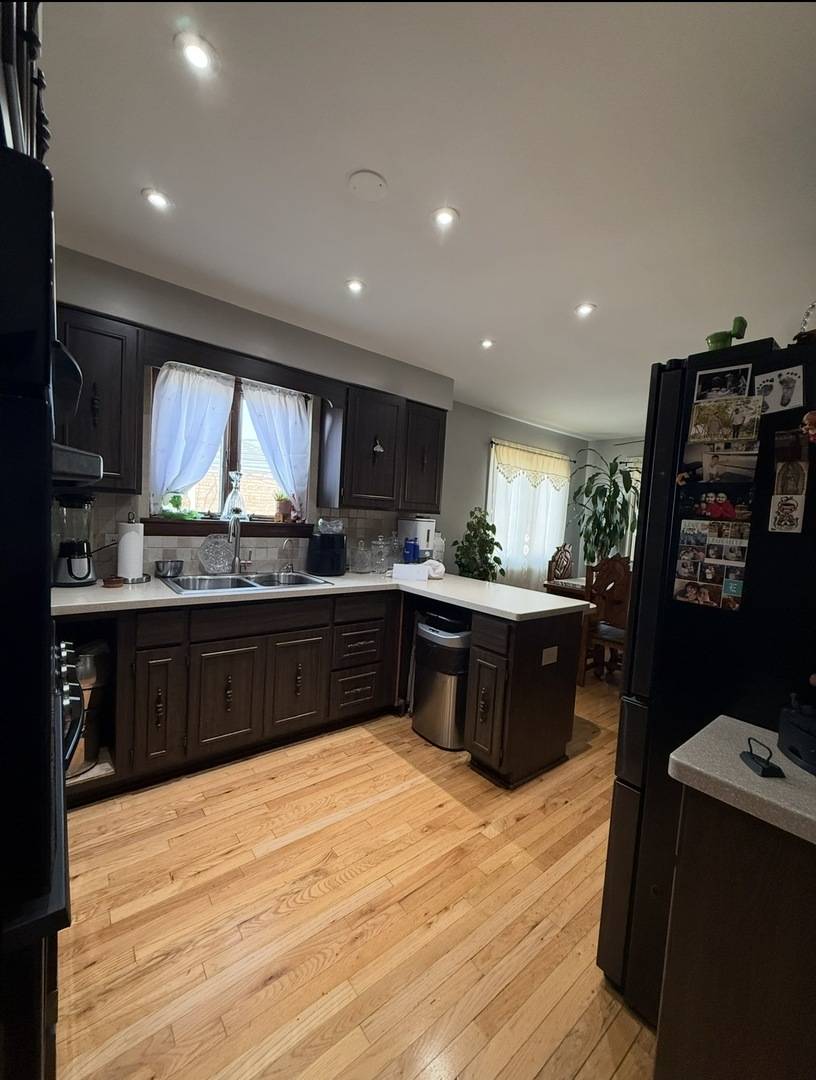 8207 S Kostner AVE, Chicago, IL 60652