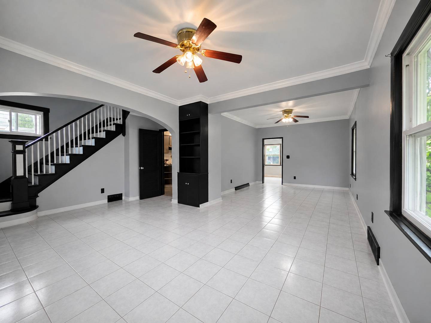 506 Barrett ST, Elgin, IL 60120