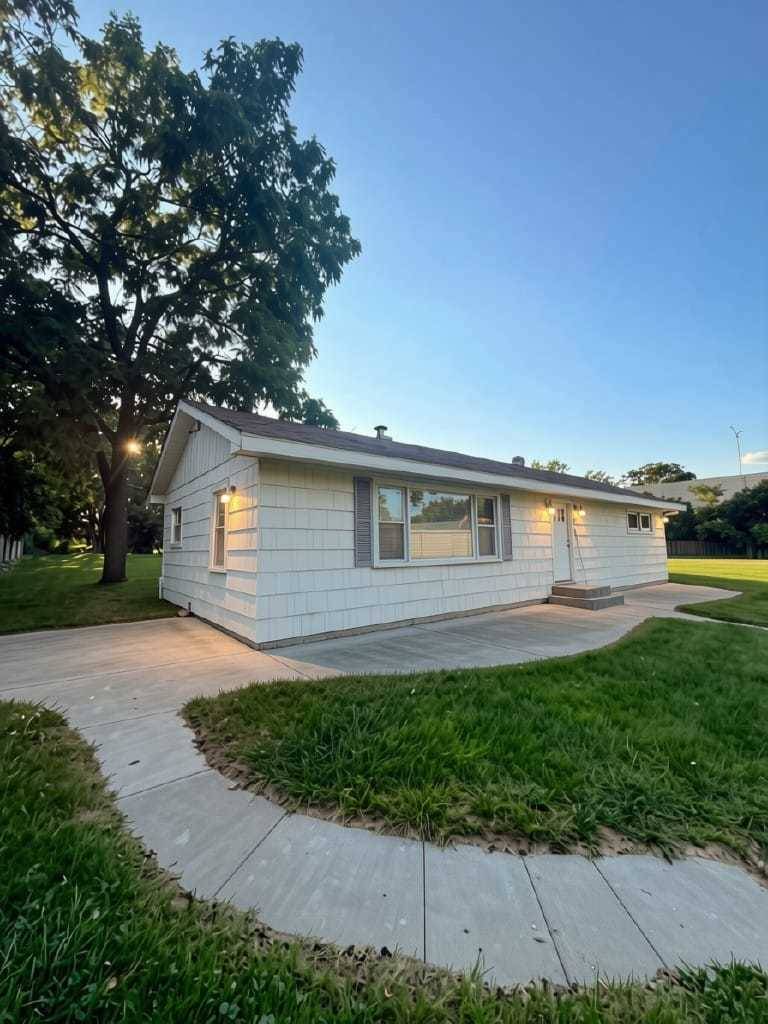 4412 Yackley AVE, Lisle, IL 60532