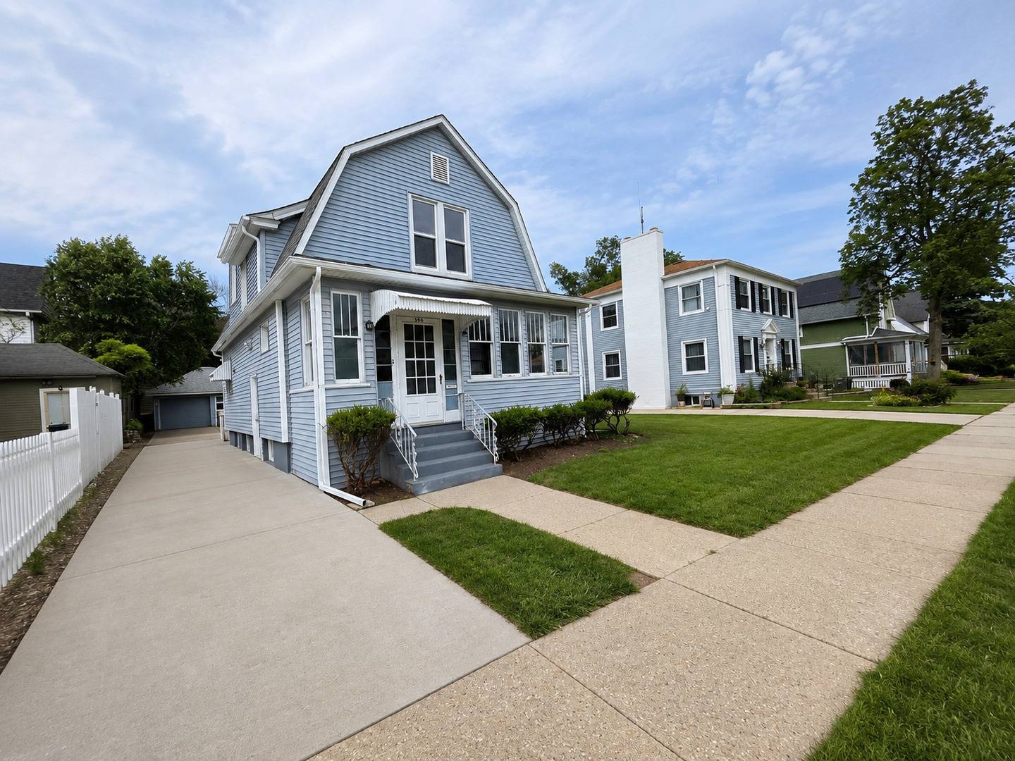 506 Barrett ST, Elgin, IL 60120