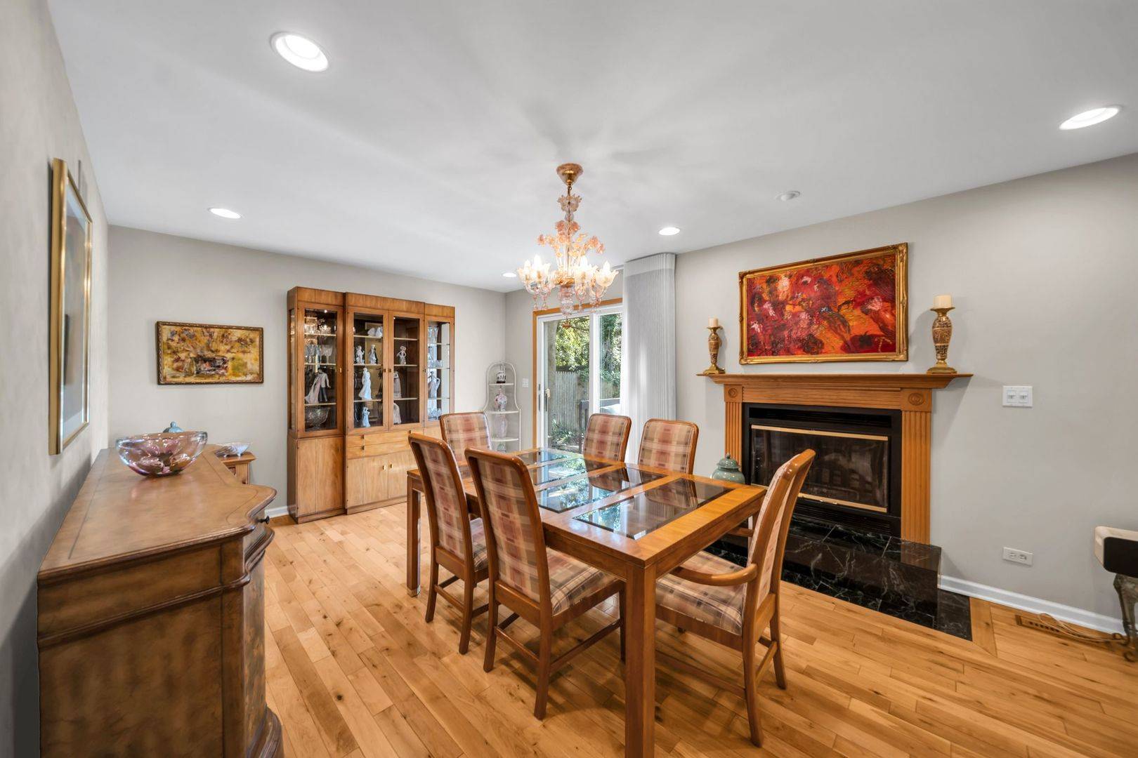 728 Price LN, Deerfield, IL 60015