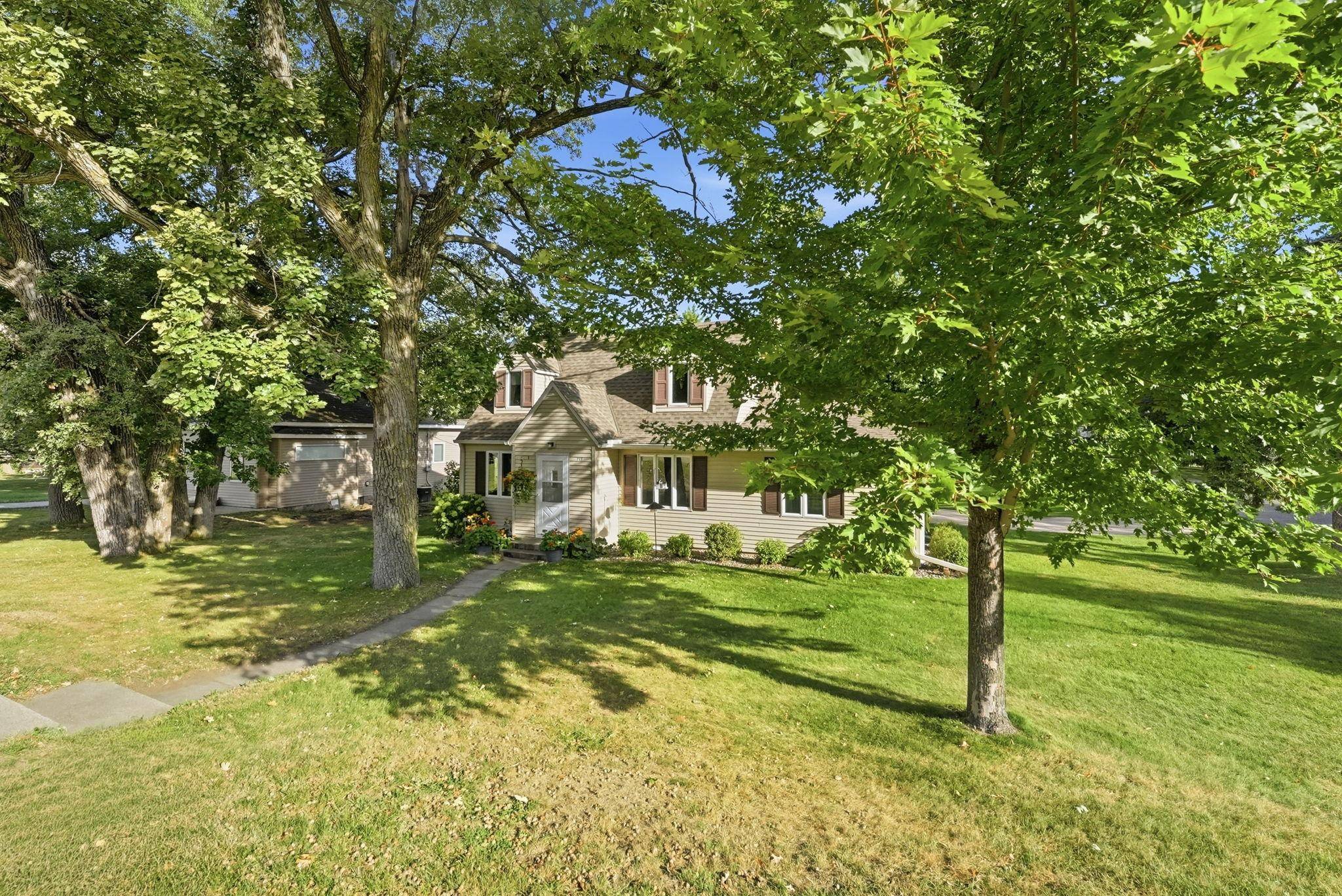 217 2nd AVE NE, New London, MN 56273