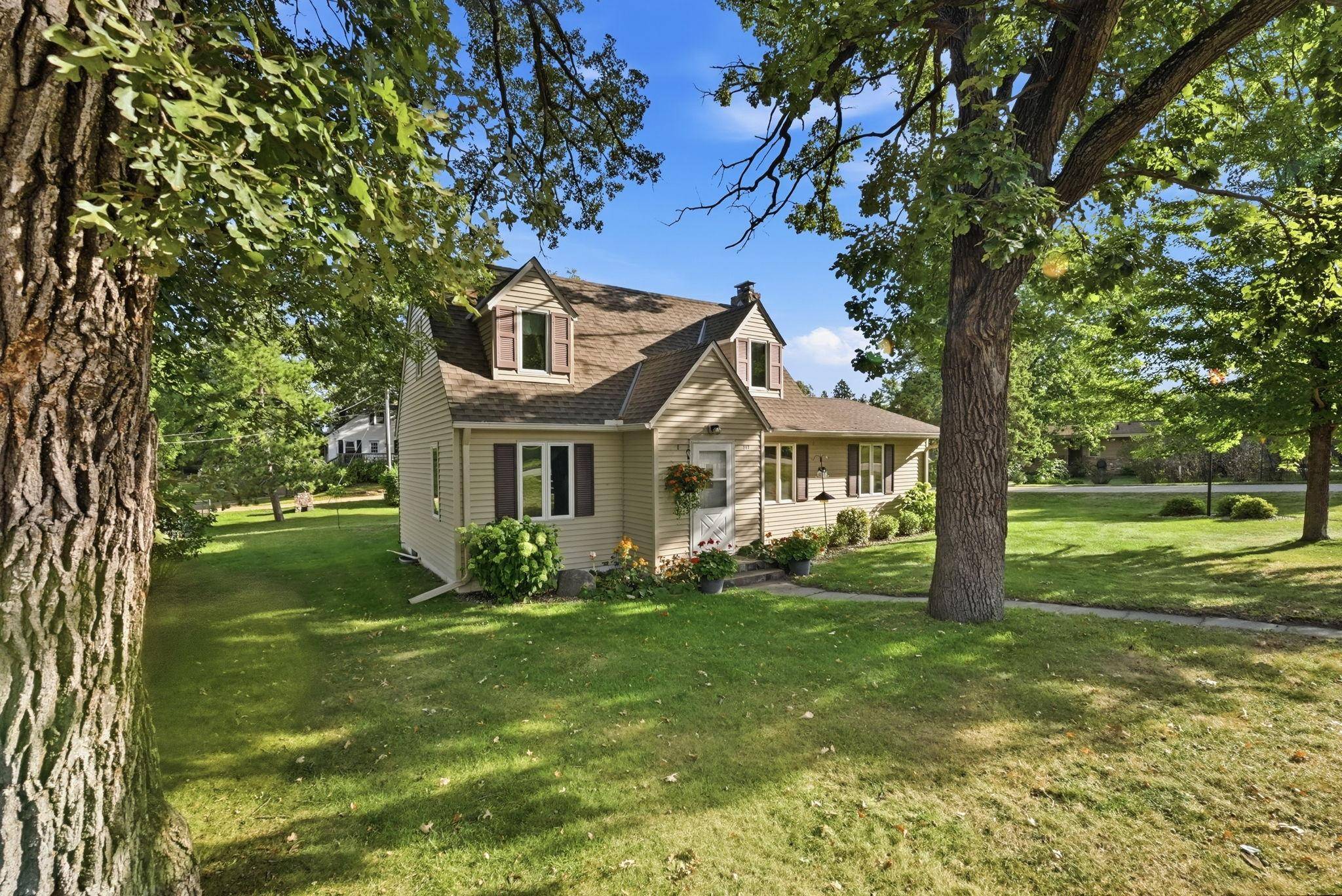 217 2nd AVE NE, New London, MN 56273