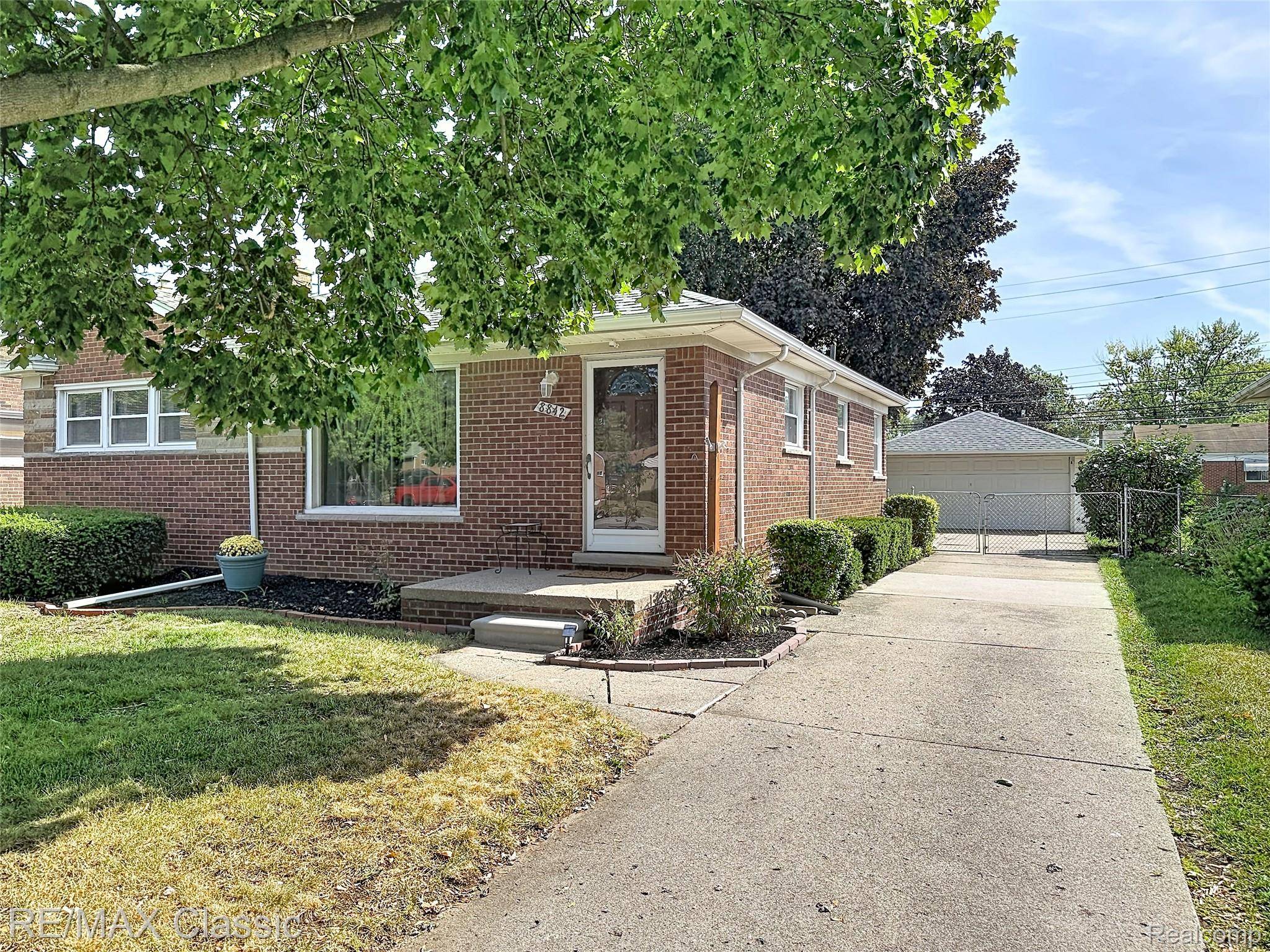 8842 Merriman RD, Livonia, MI 48150
